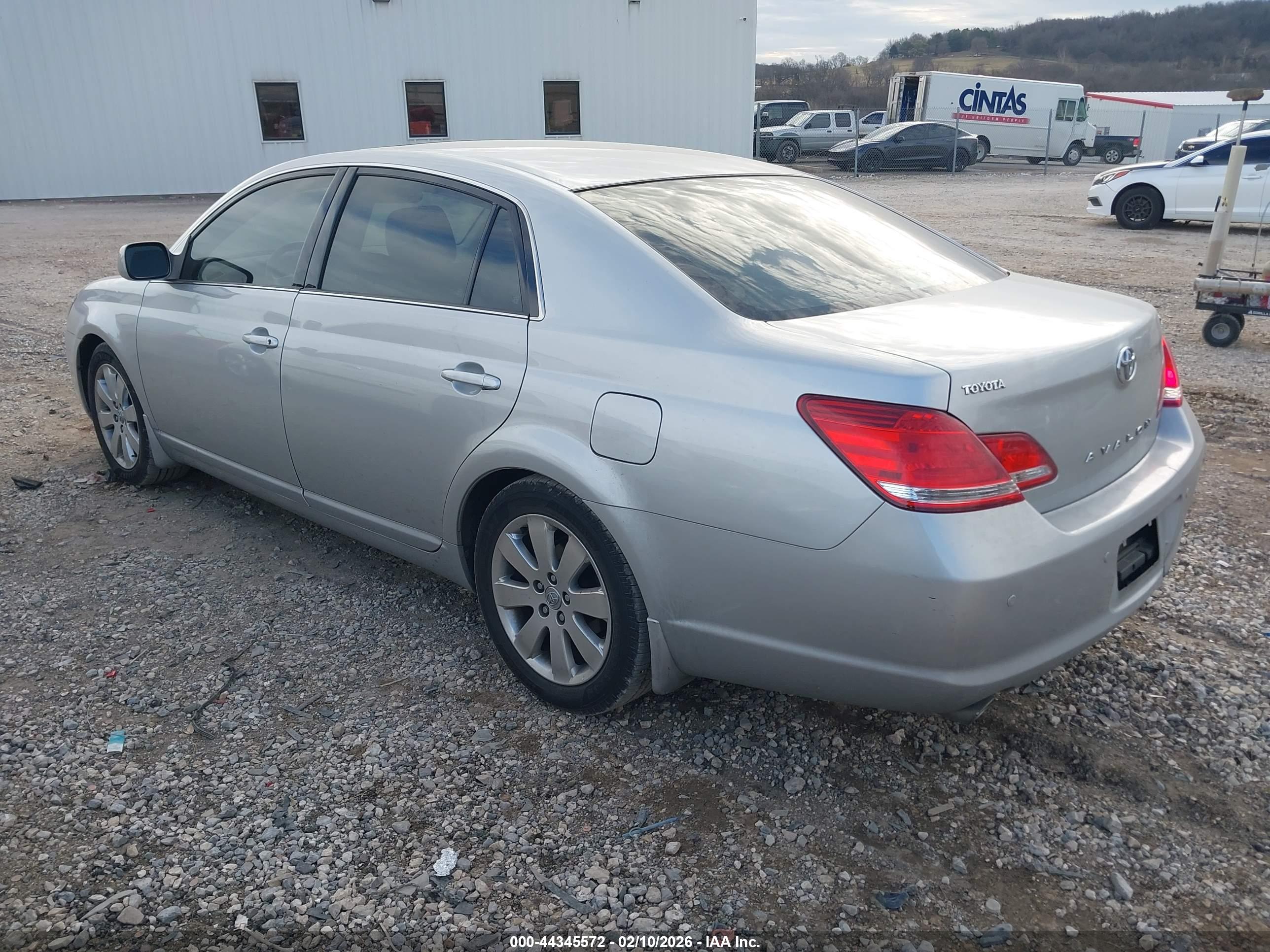 TOYOTA AVALON image 3