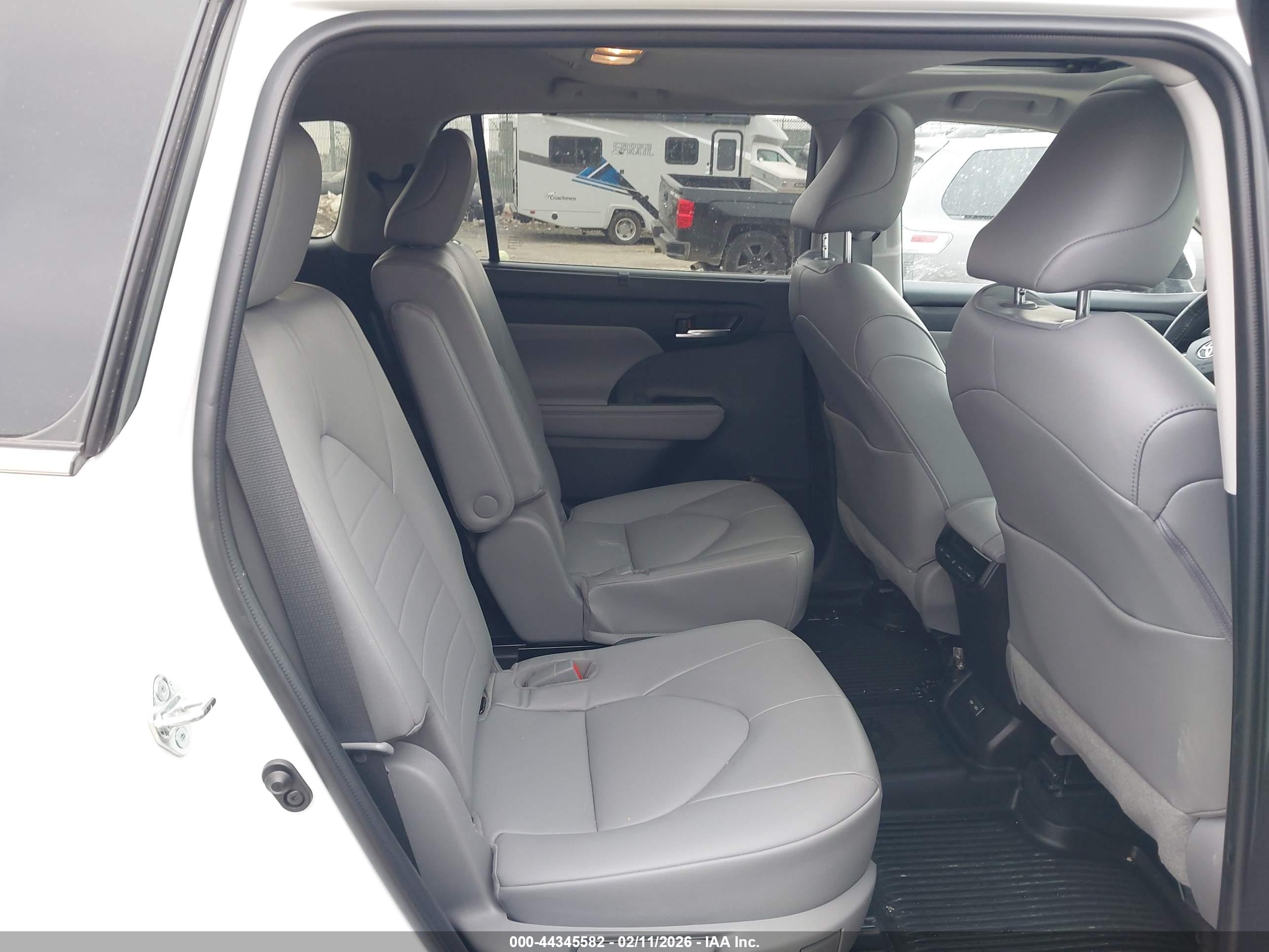 TOYOTA HIGHLANDER image 8