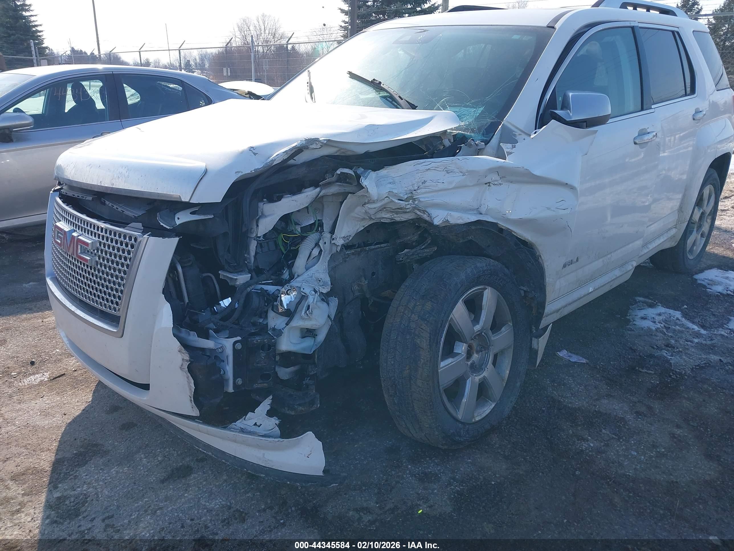 GMC TERRAIN image 6