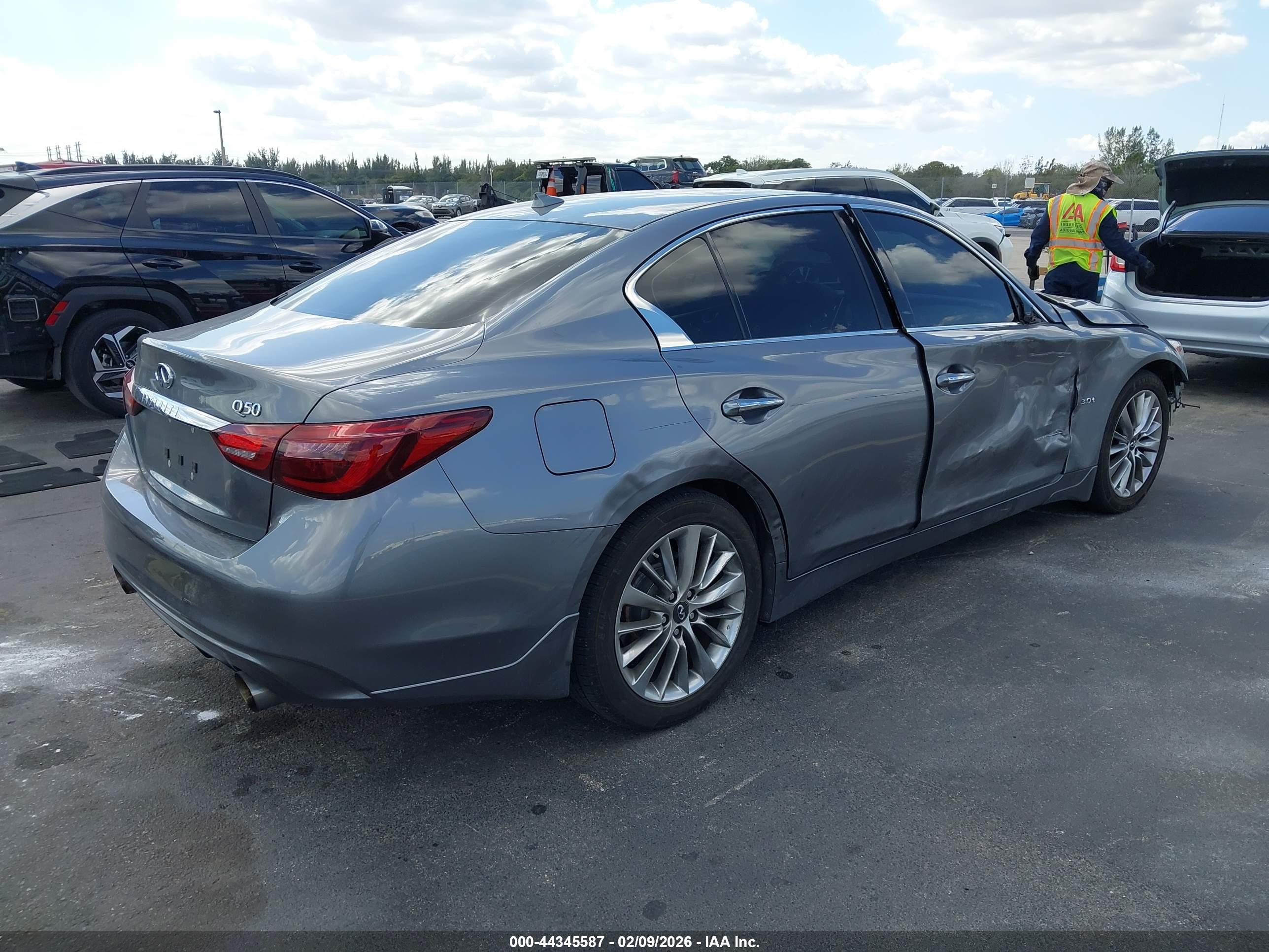INFINITI Q50 image 4