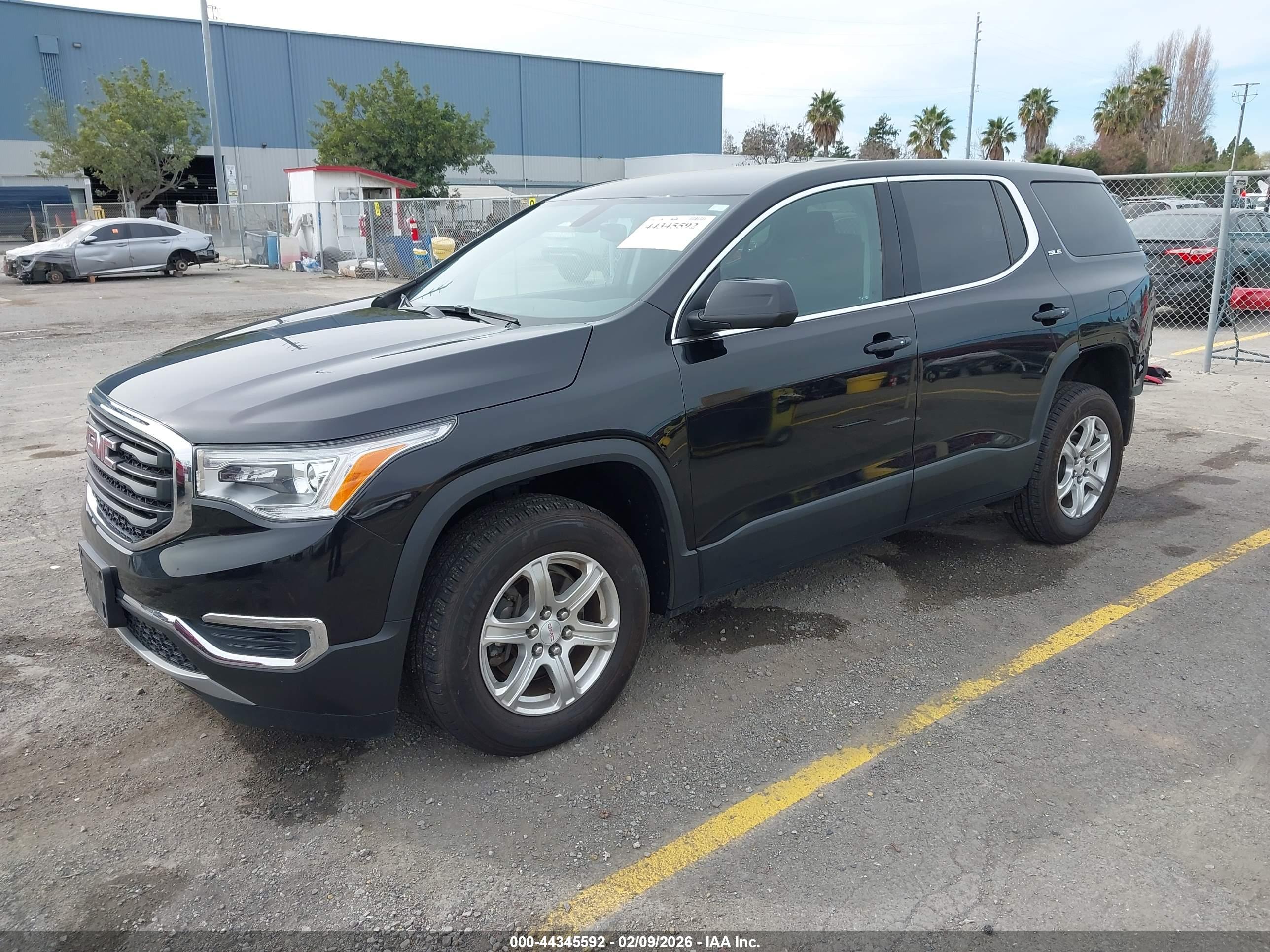 GMC ACADIA image 2