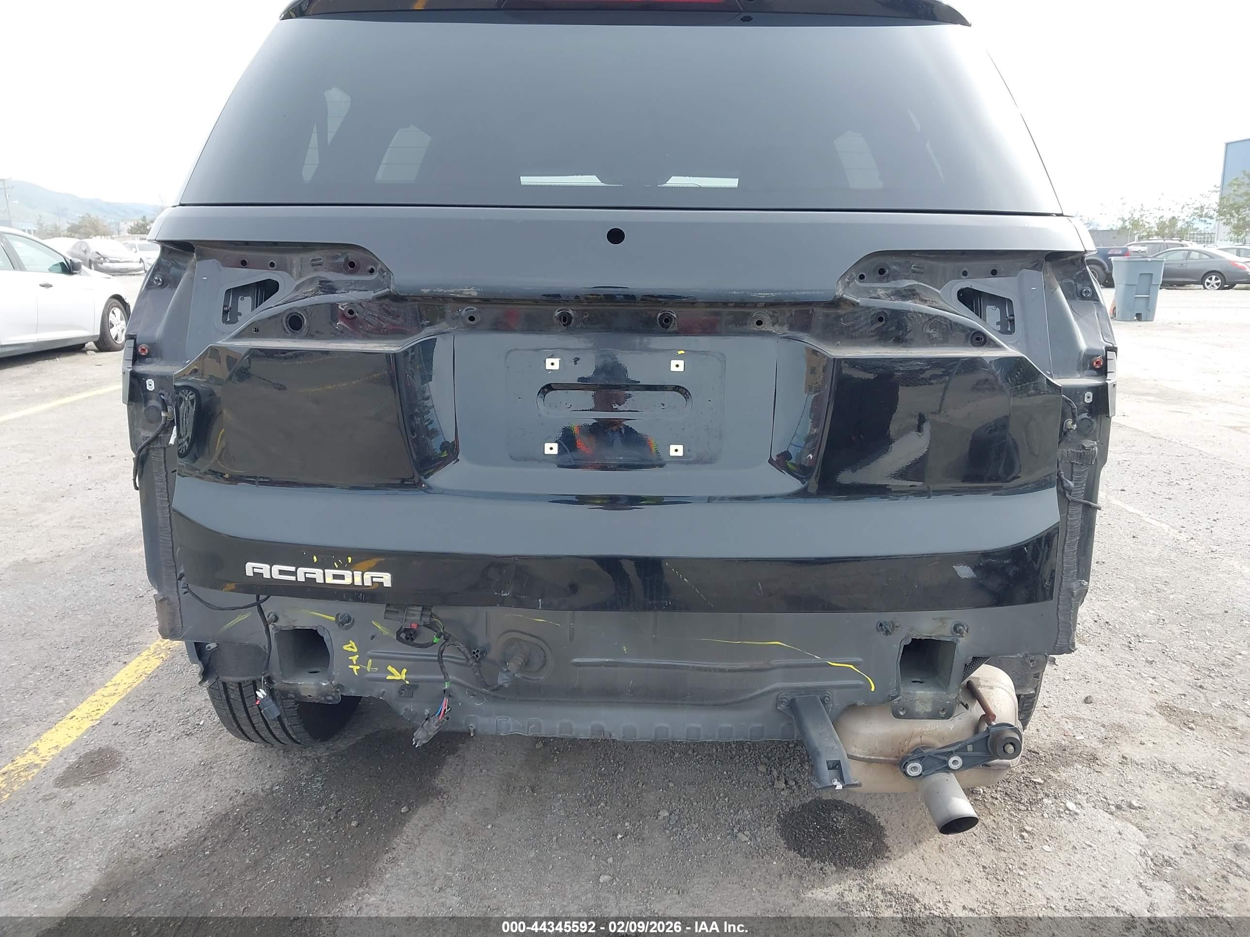 GMC ACADIA image 6