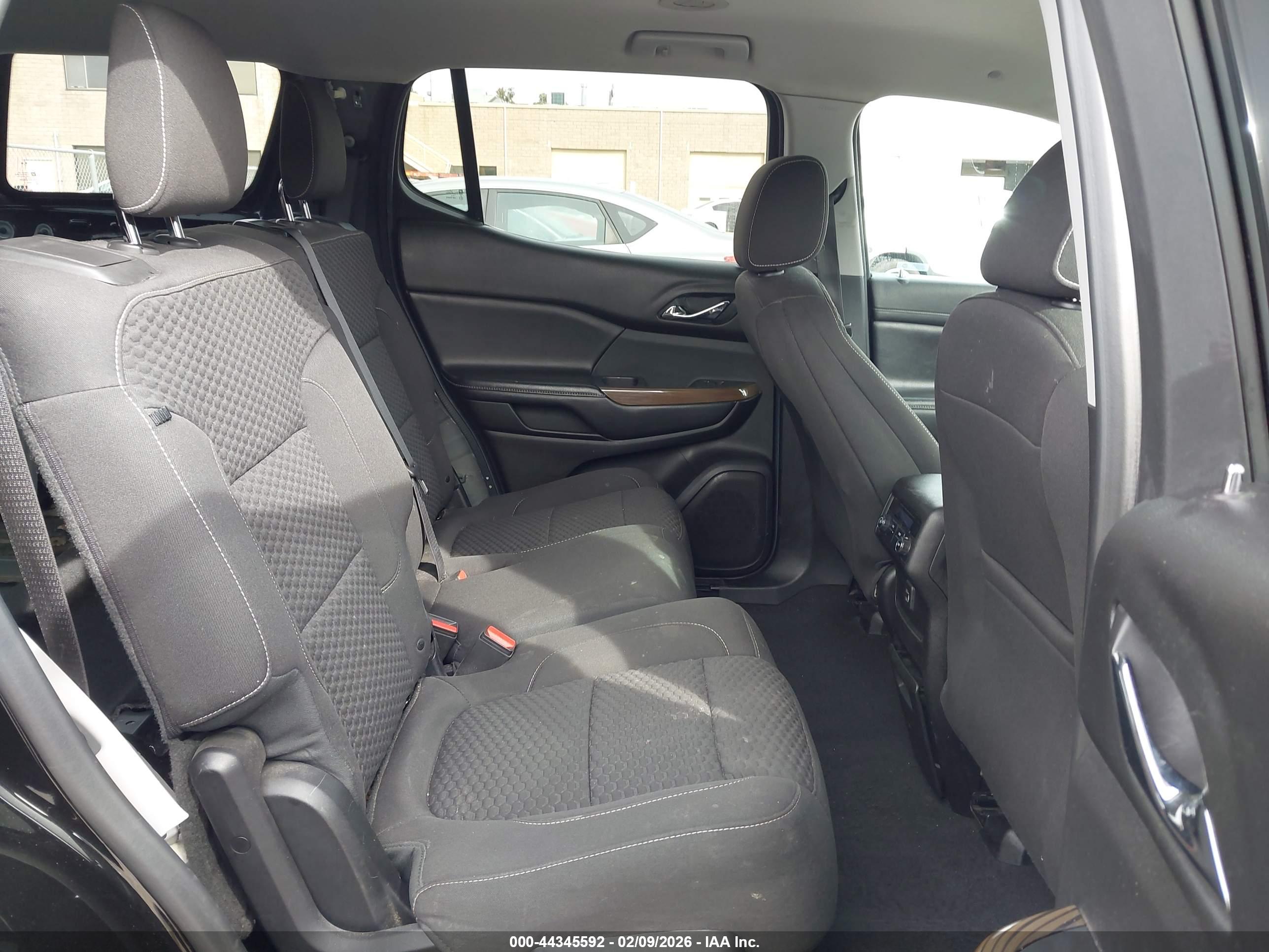GMC ACADIA image 8