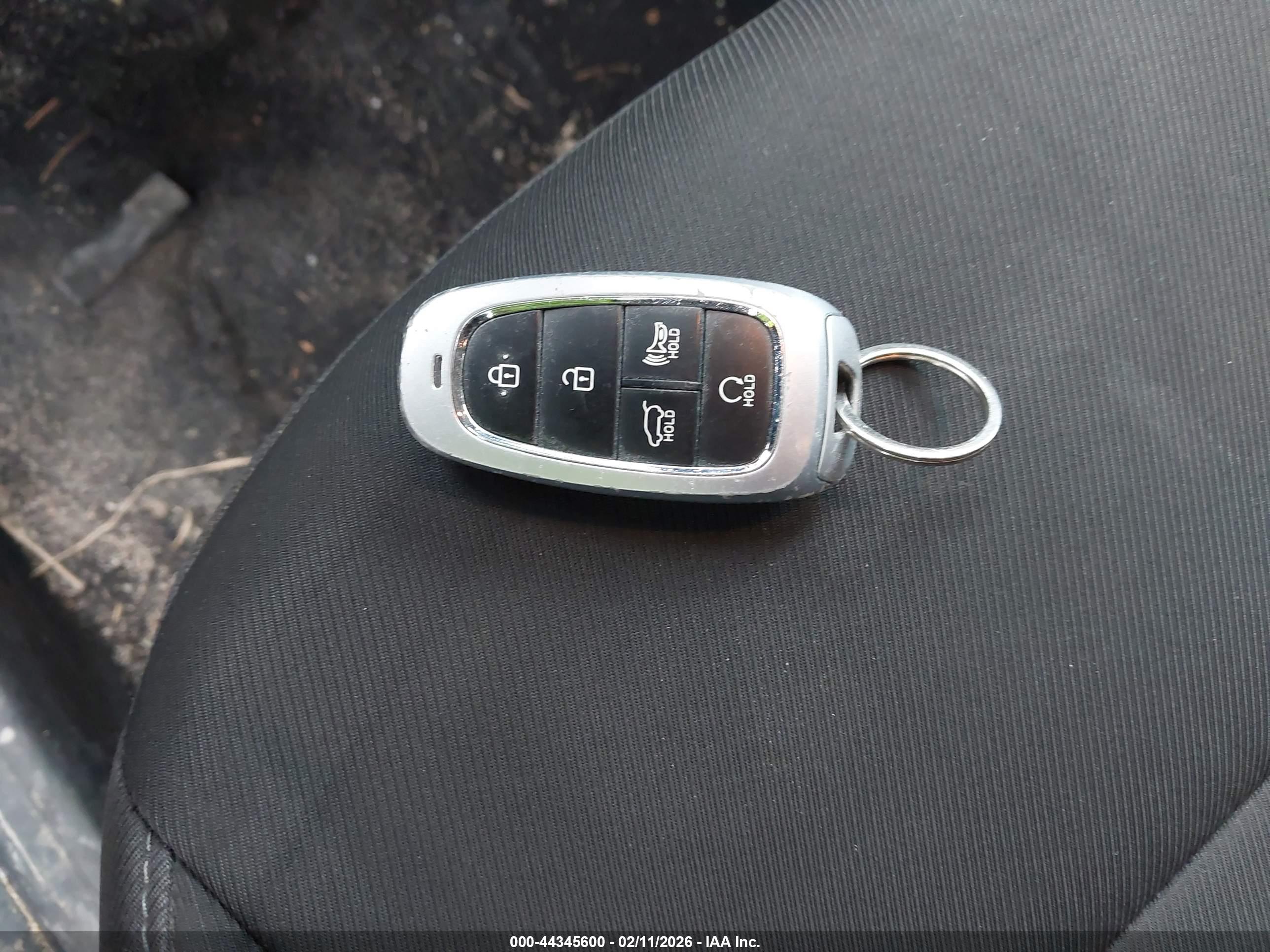 HYUNDAI TUCSON image 11