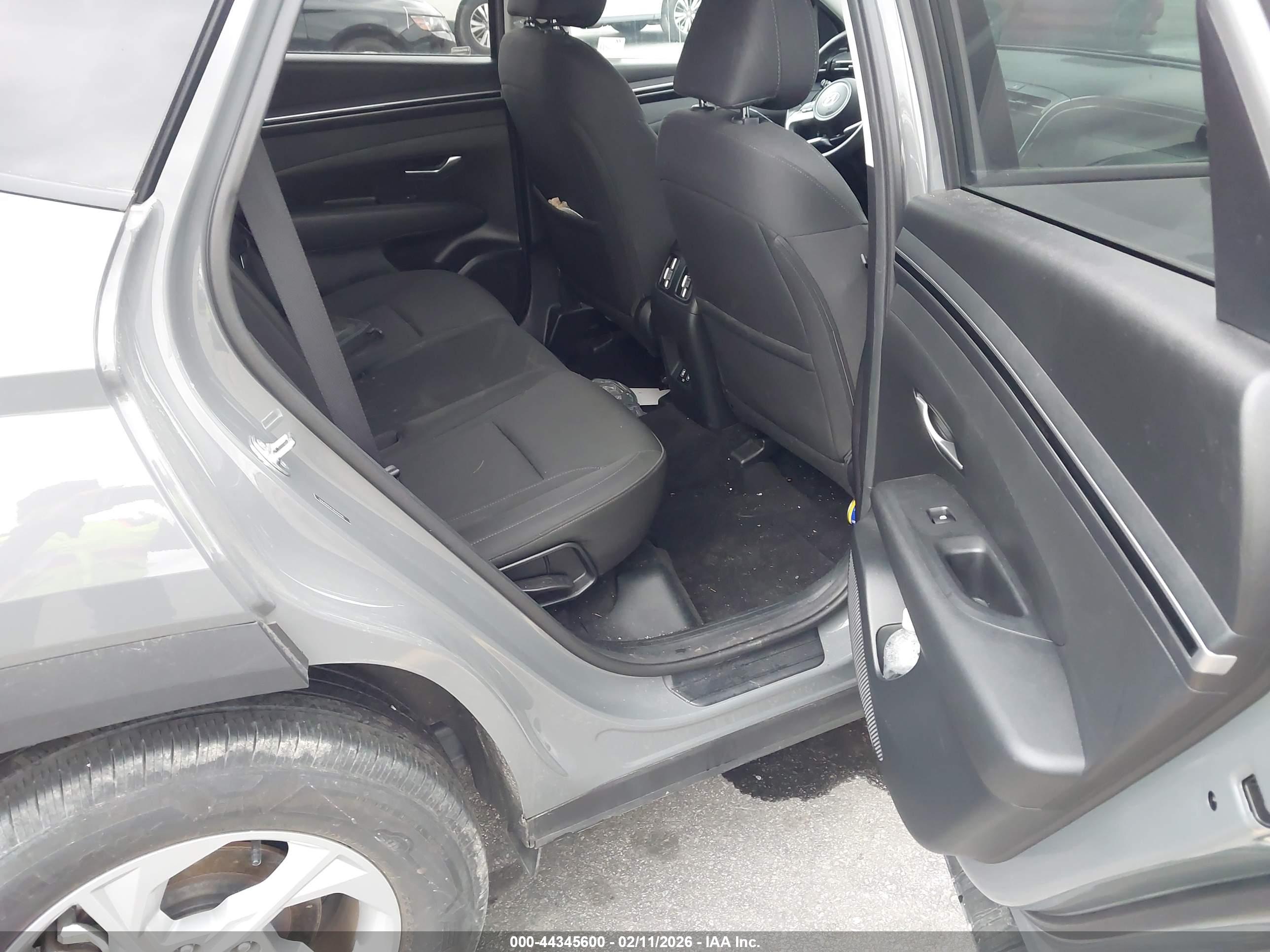 HYUNDAI TUCSON image 8