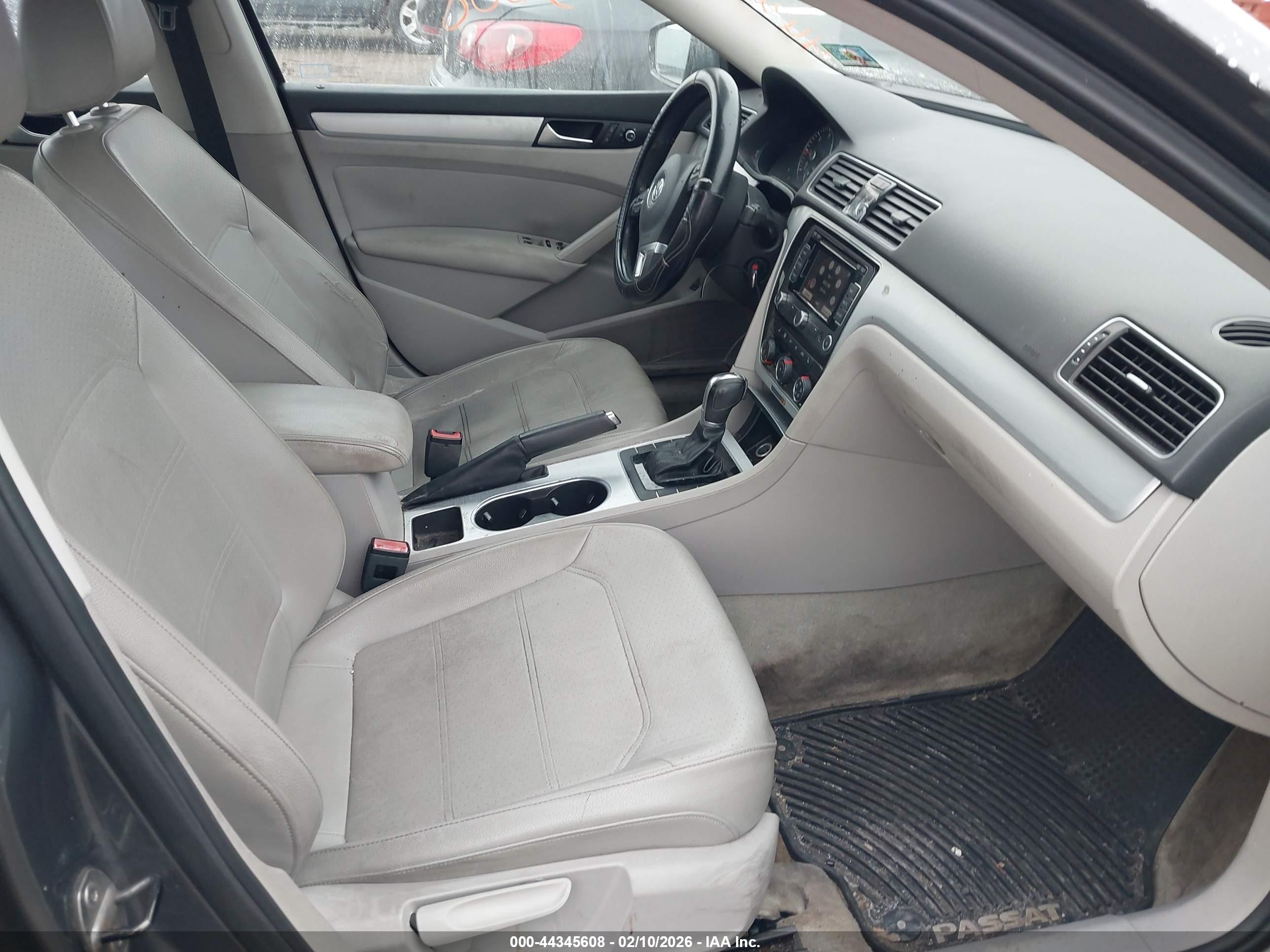 VOLKSWAGEN PASSAT image 5