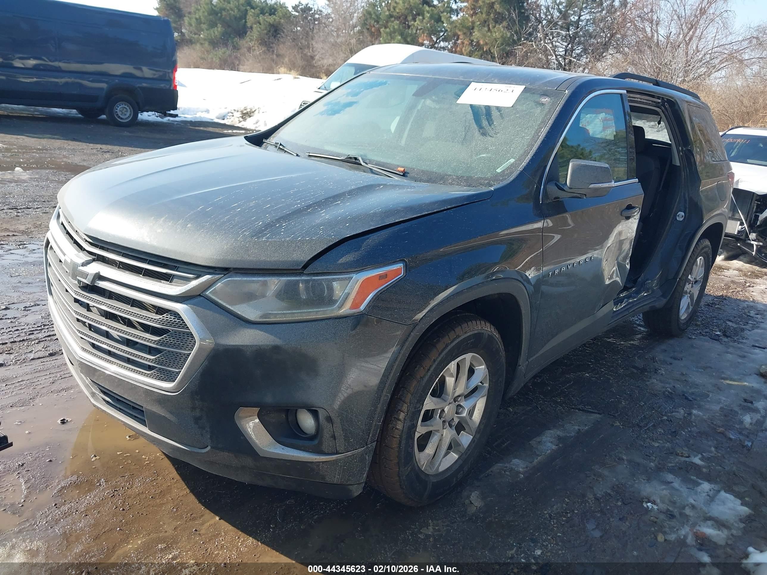 CHEVROLET TRAVERSE image 2
