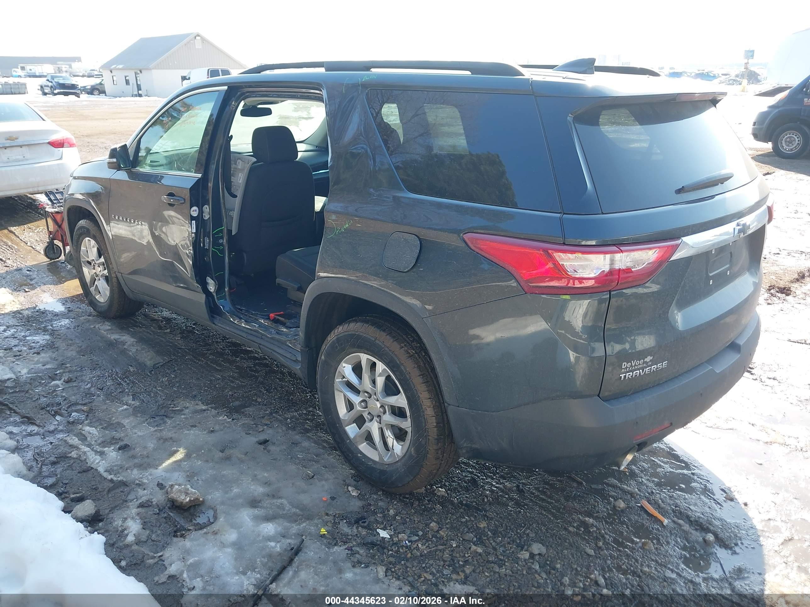 CHEVROLET TRAVERSE image 3