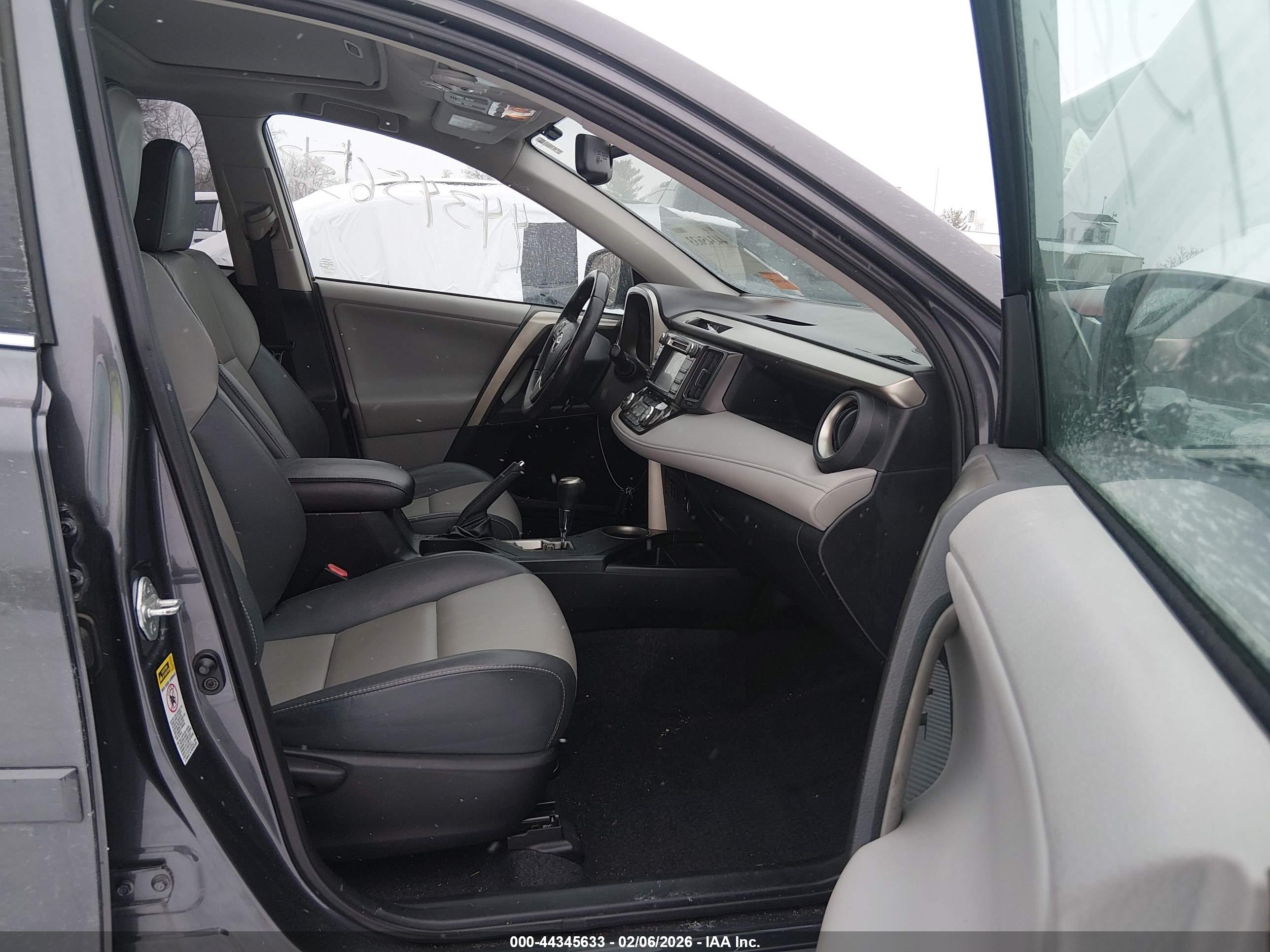 TOYOTA RAV4 image 5