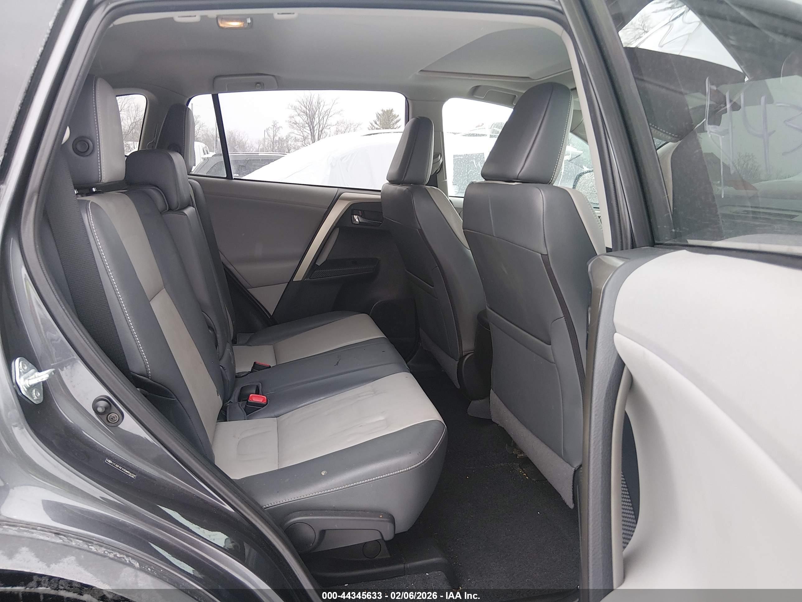 TOYOTA RAV4 image 8