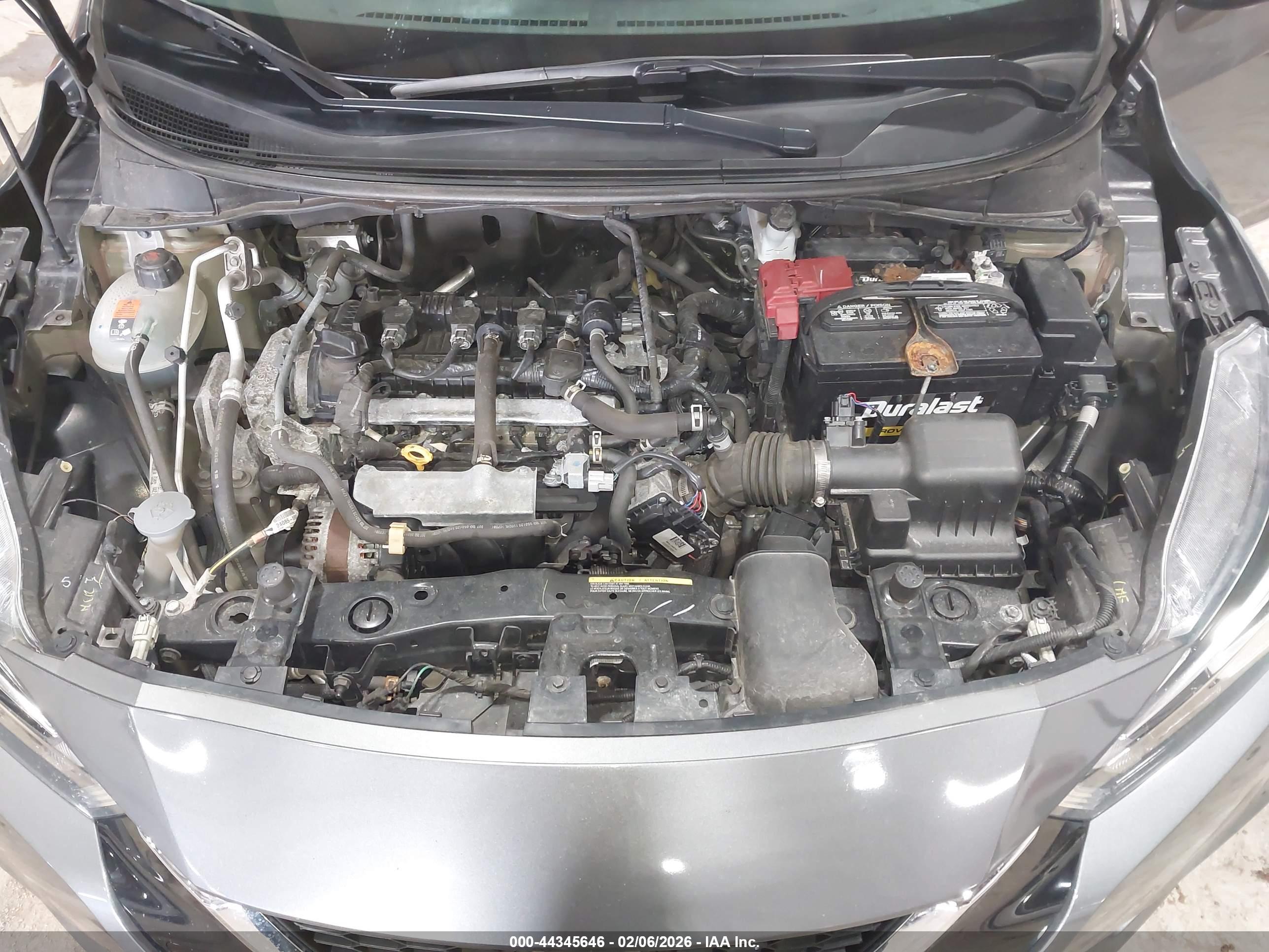NISSAN VERSA image 10