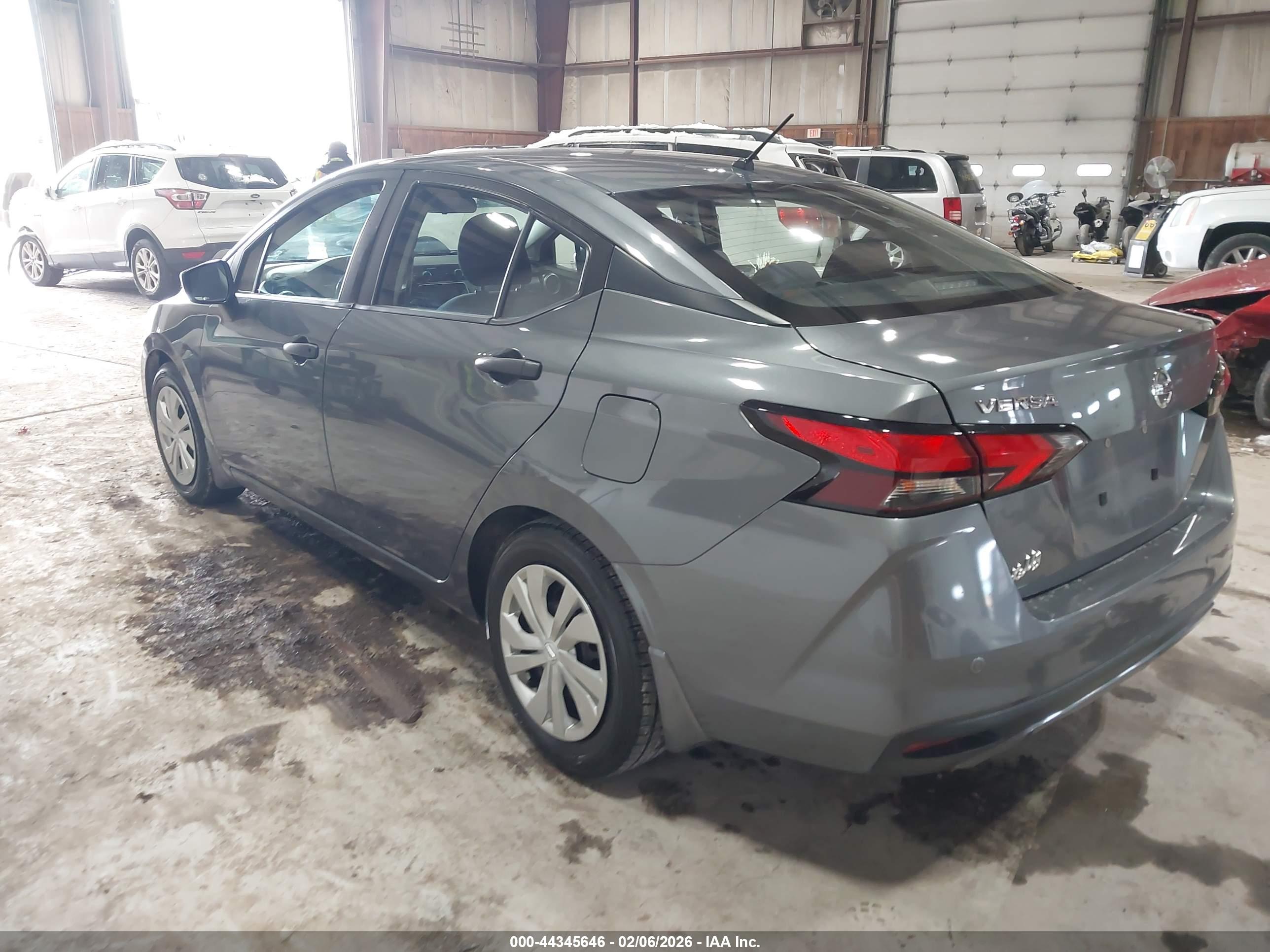 NISSAN VERSA image 3