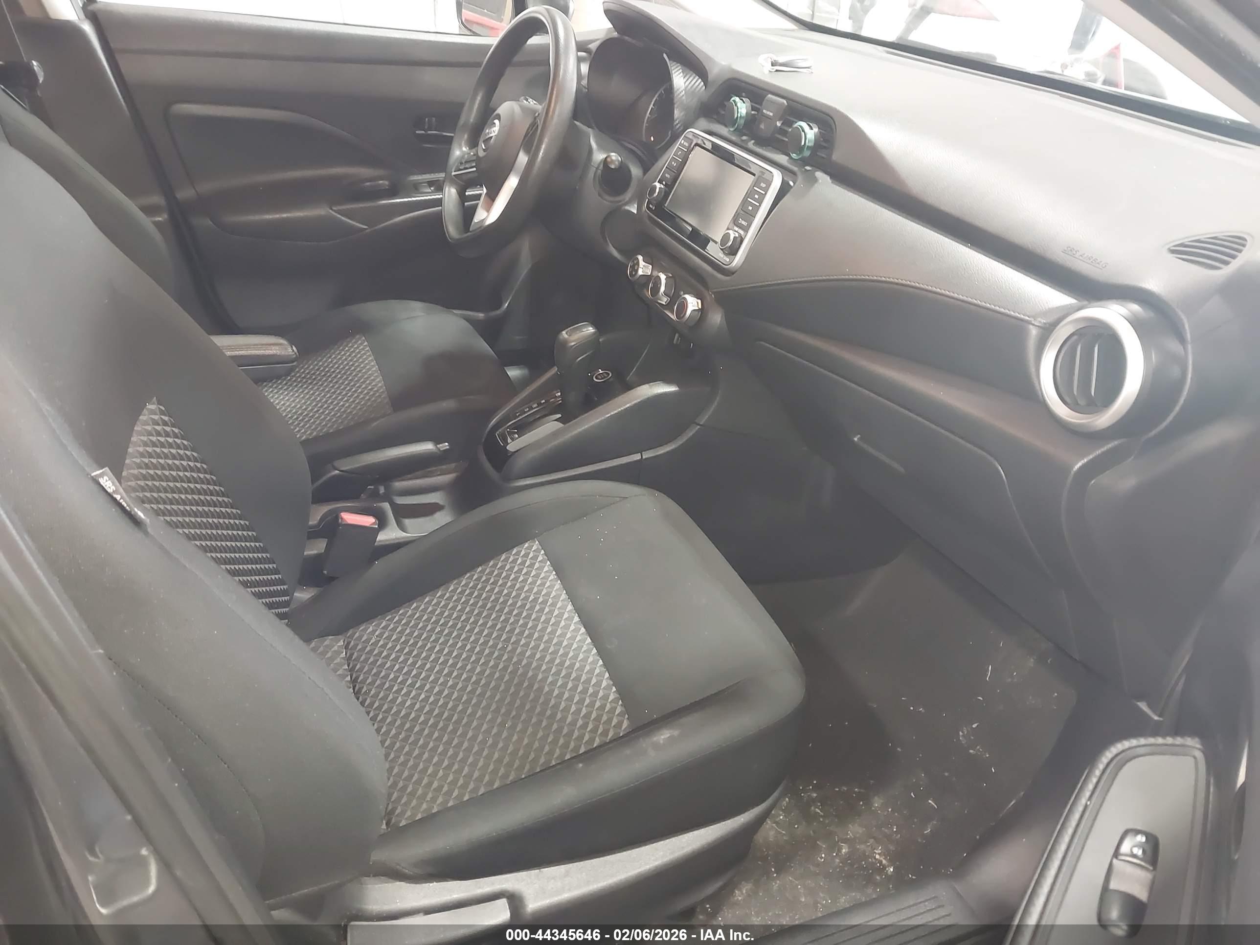 NISSAN VERSA image 5