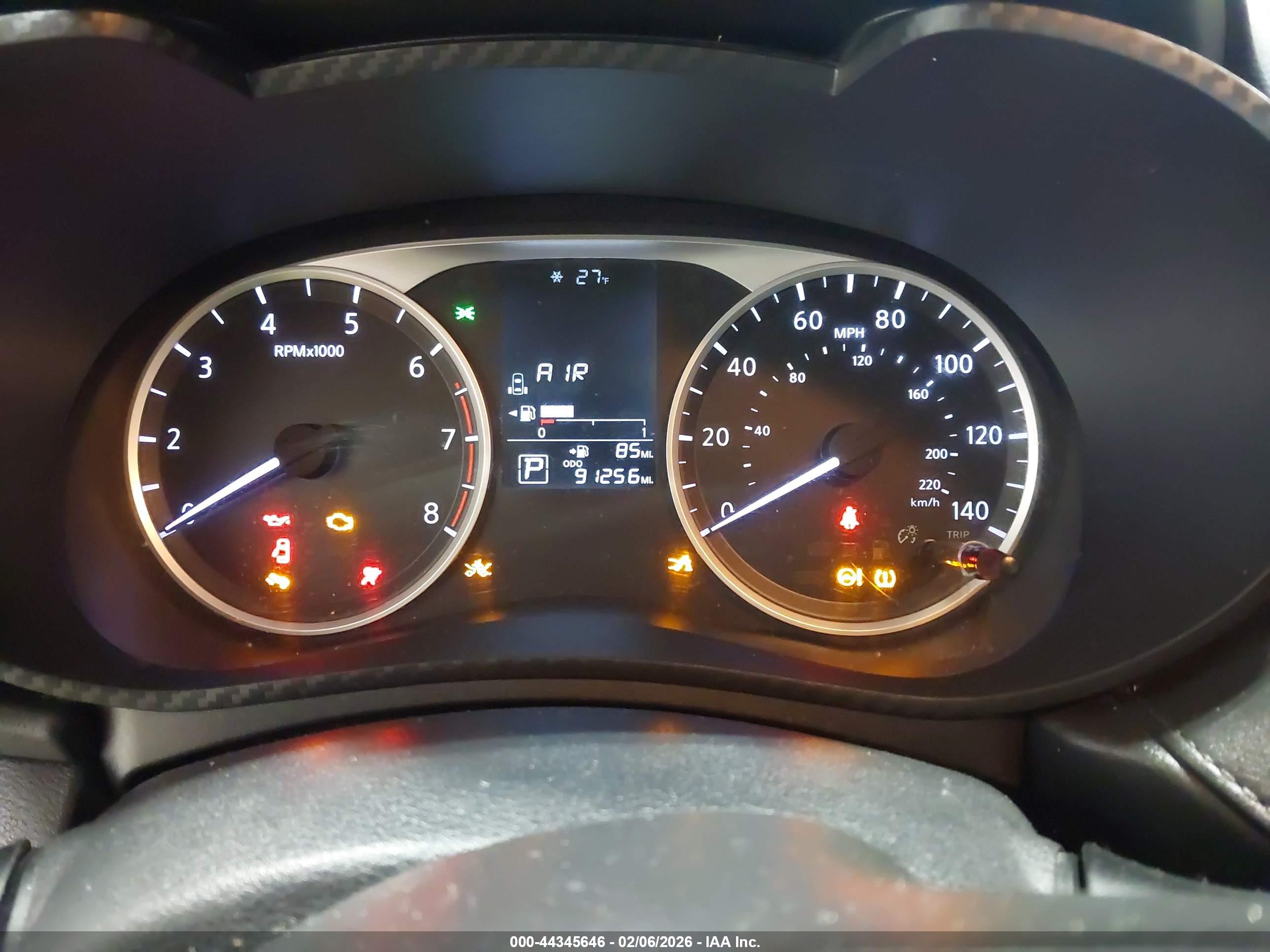 NISSAN VERSA image 7