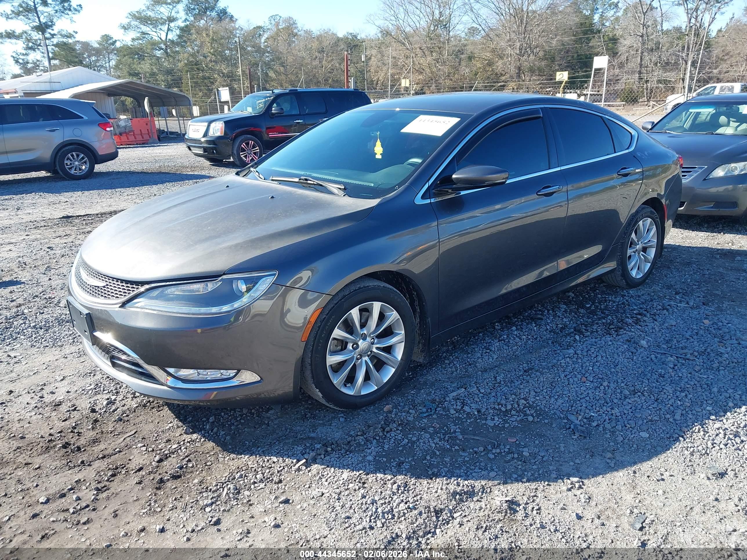 CHRYSLER 200 image 2