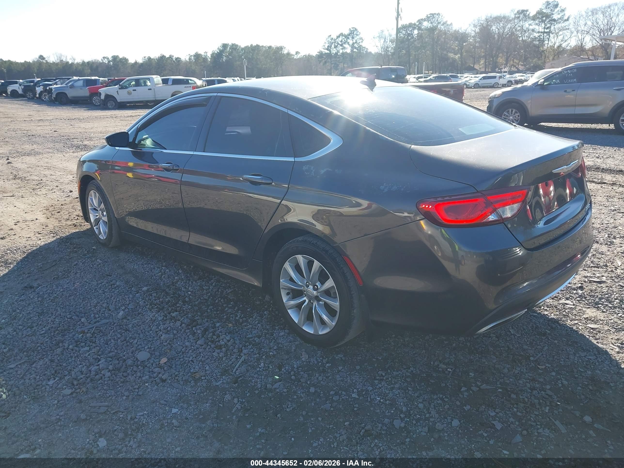 CHRYSLER 200 image 3