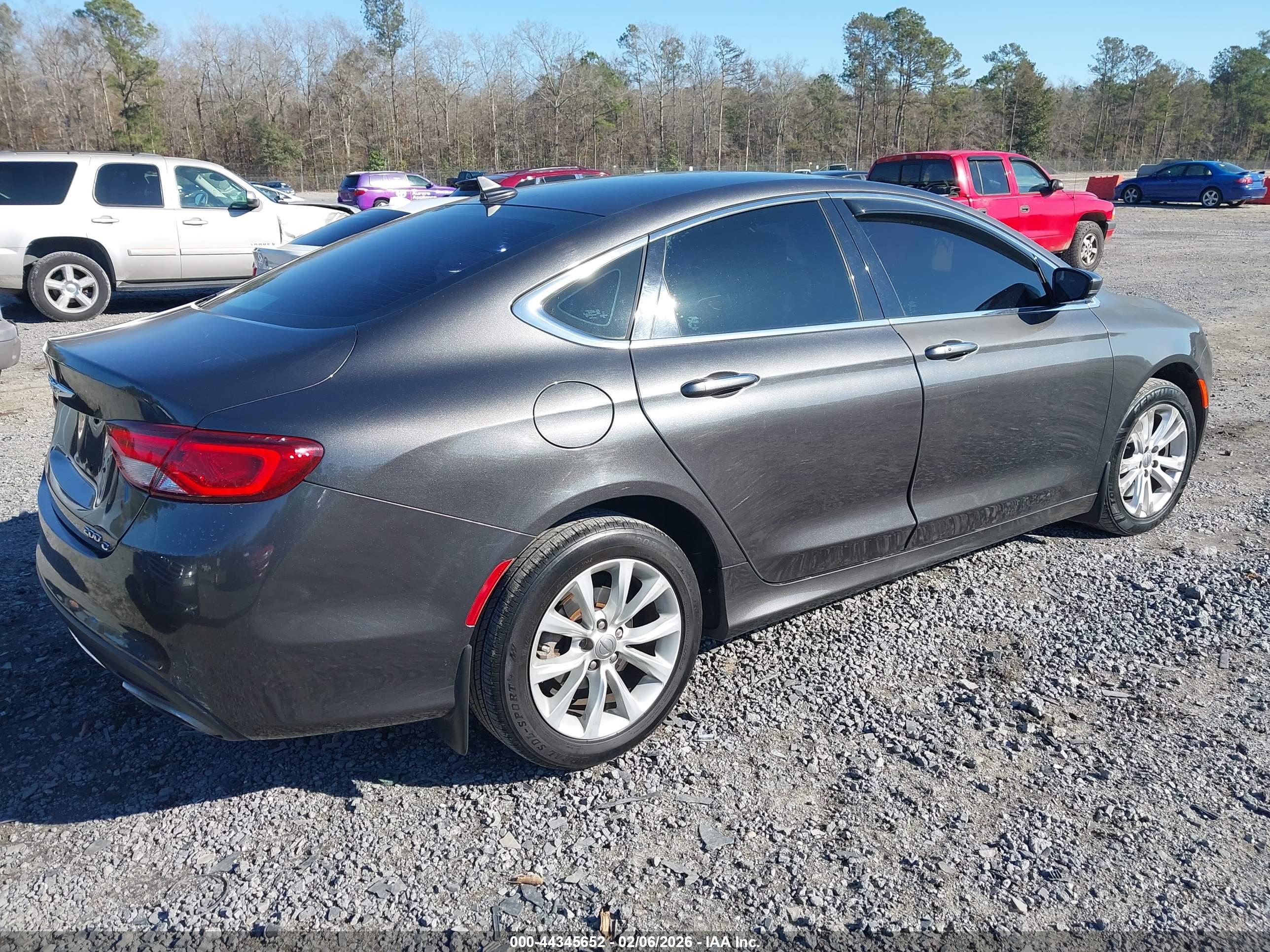 CHRYSLER 200 image 4