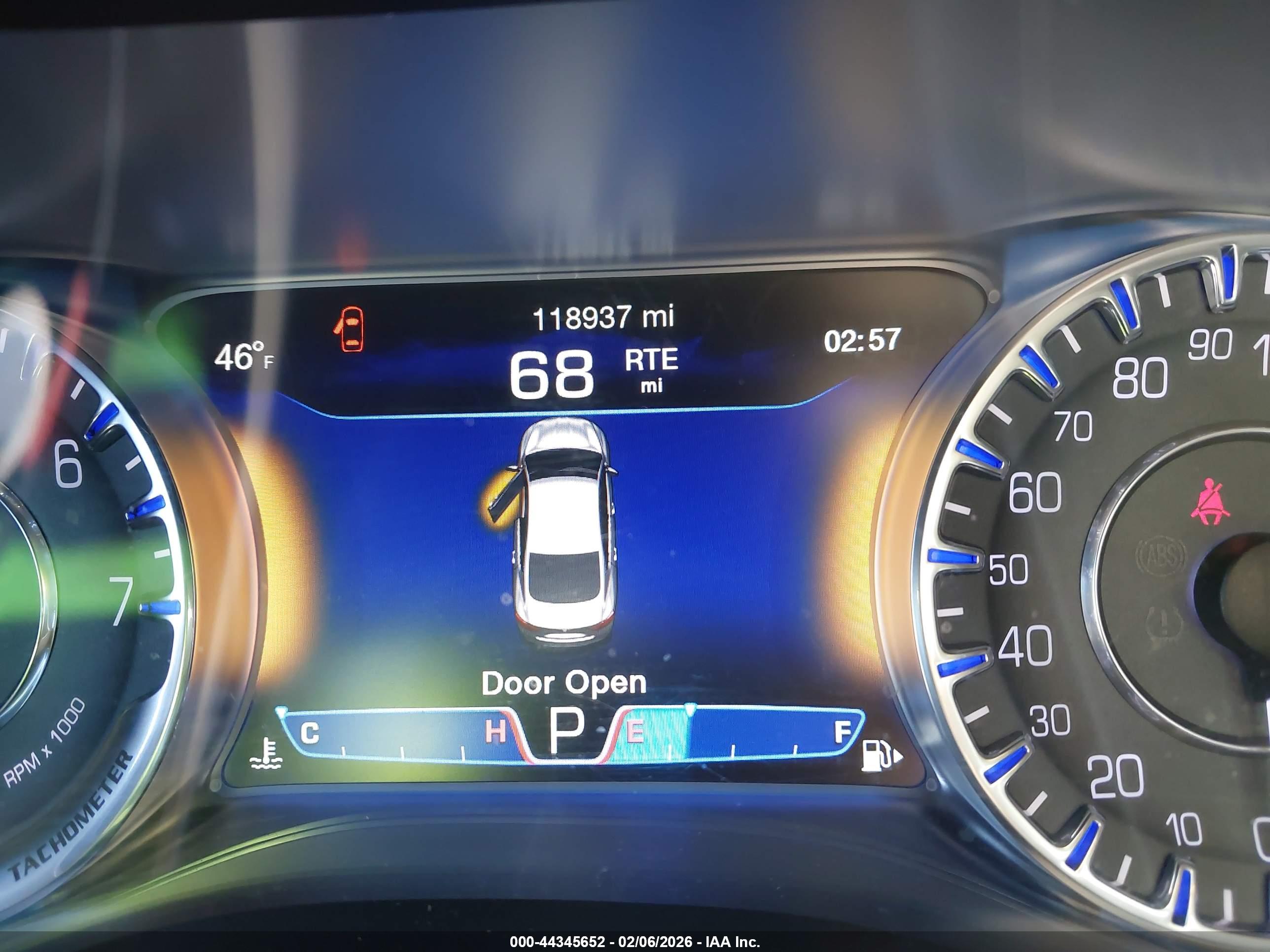 CHRYSLER 200 image 7