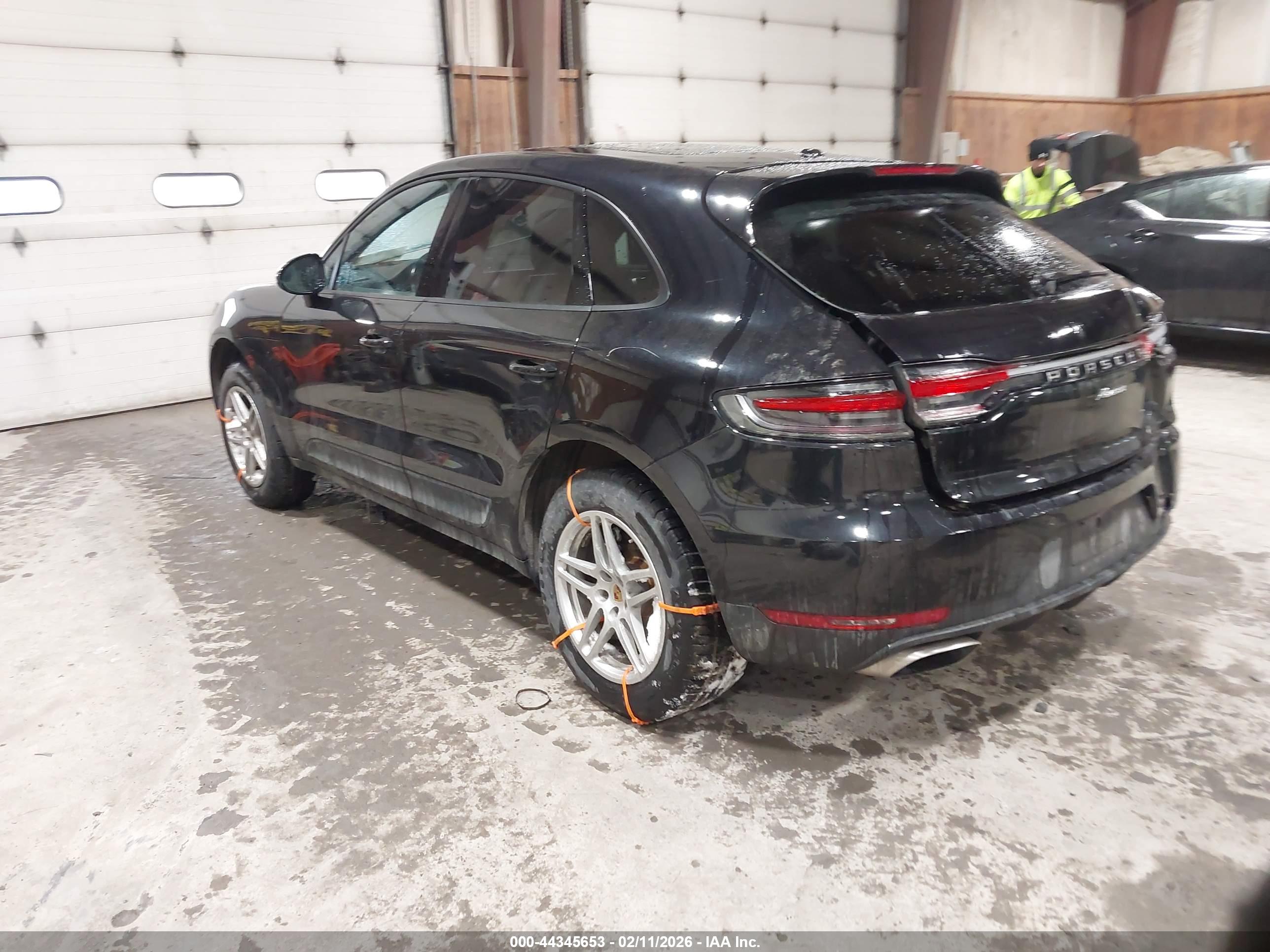 PORSCHE MACAN image 3