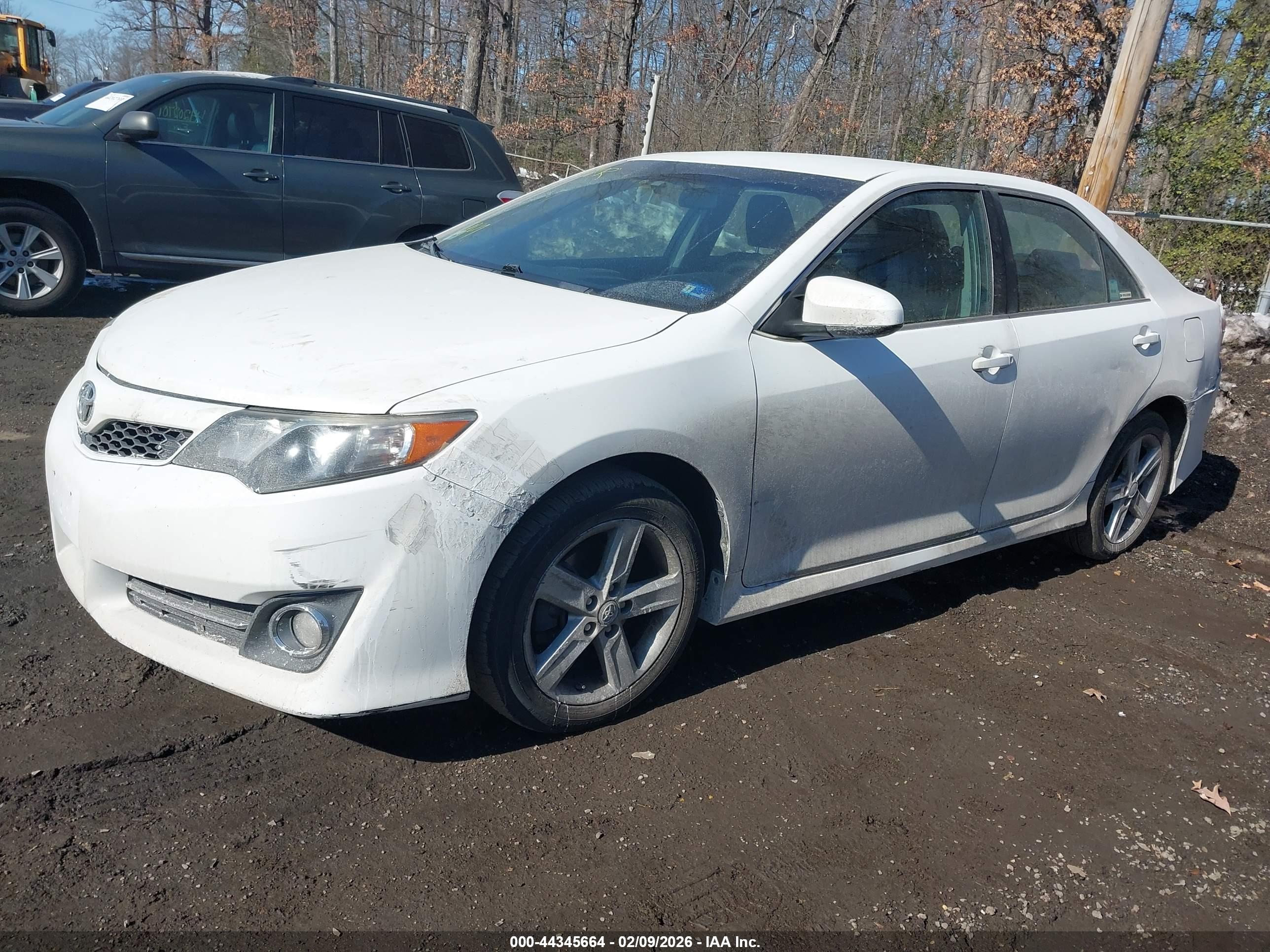 TOYOTA CAMRY image 2