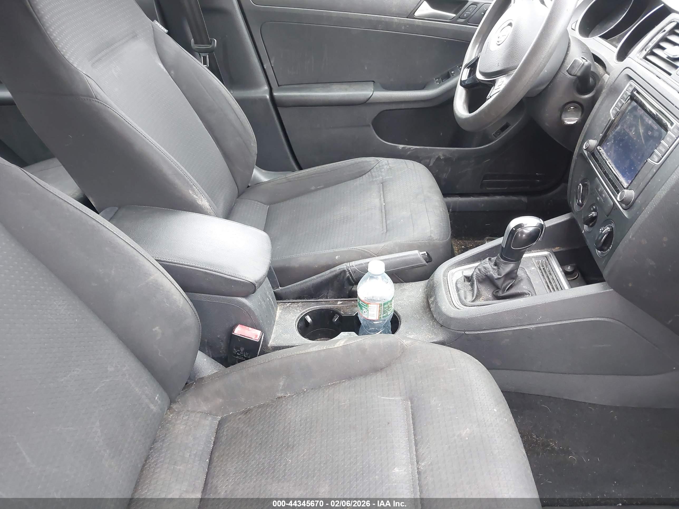 VOLKSWAGEN JETTA image 5