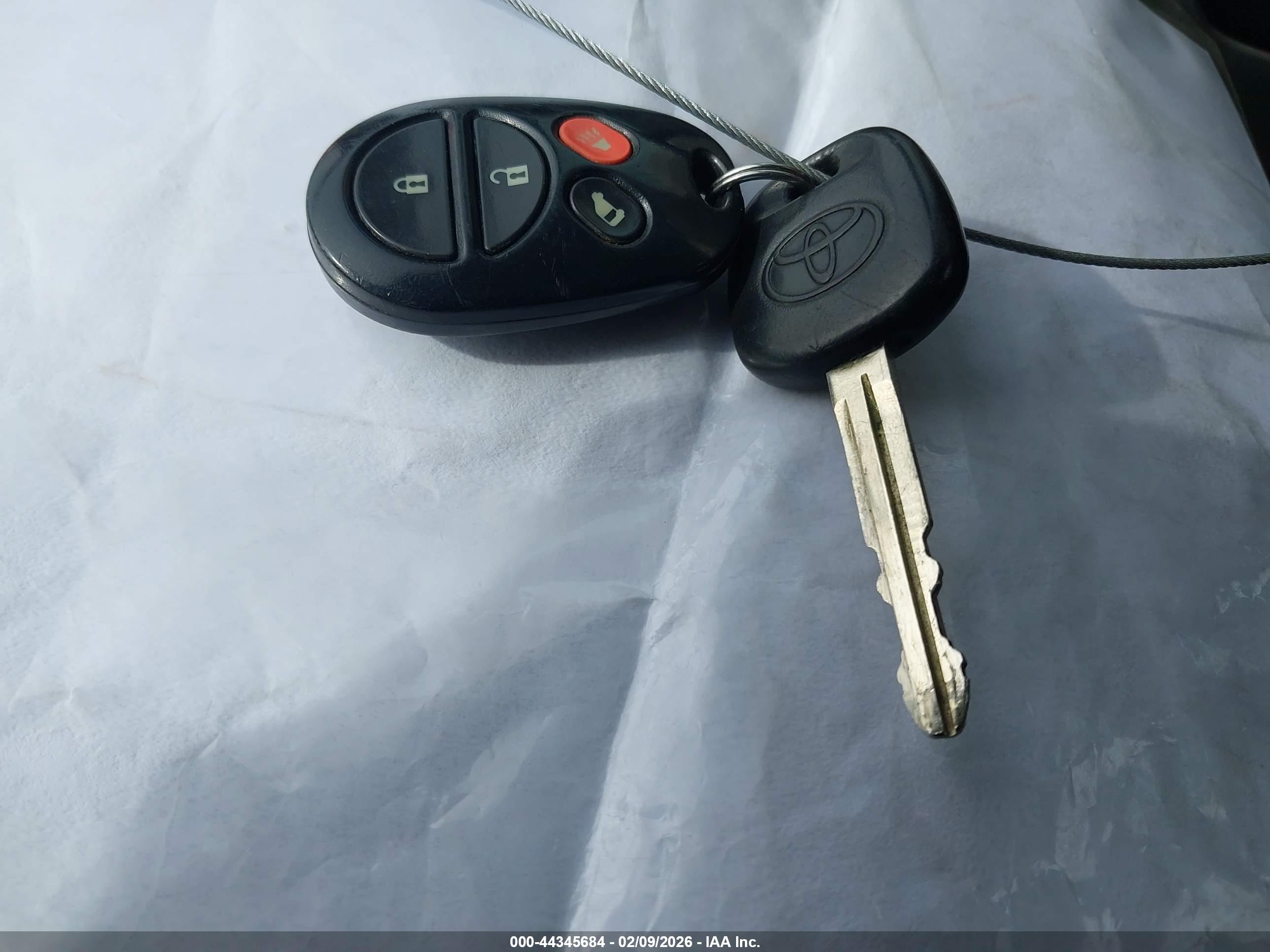 TOYOTA SIENNA image 11