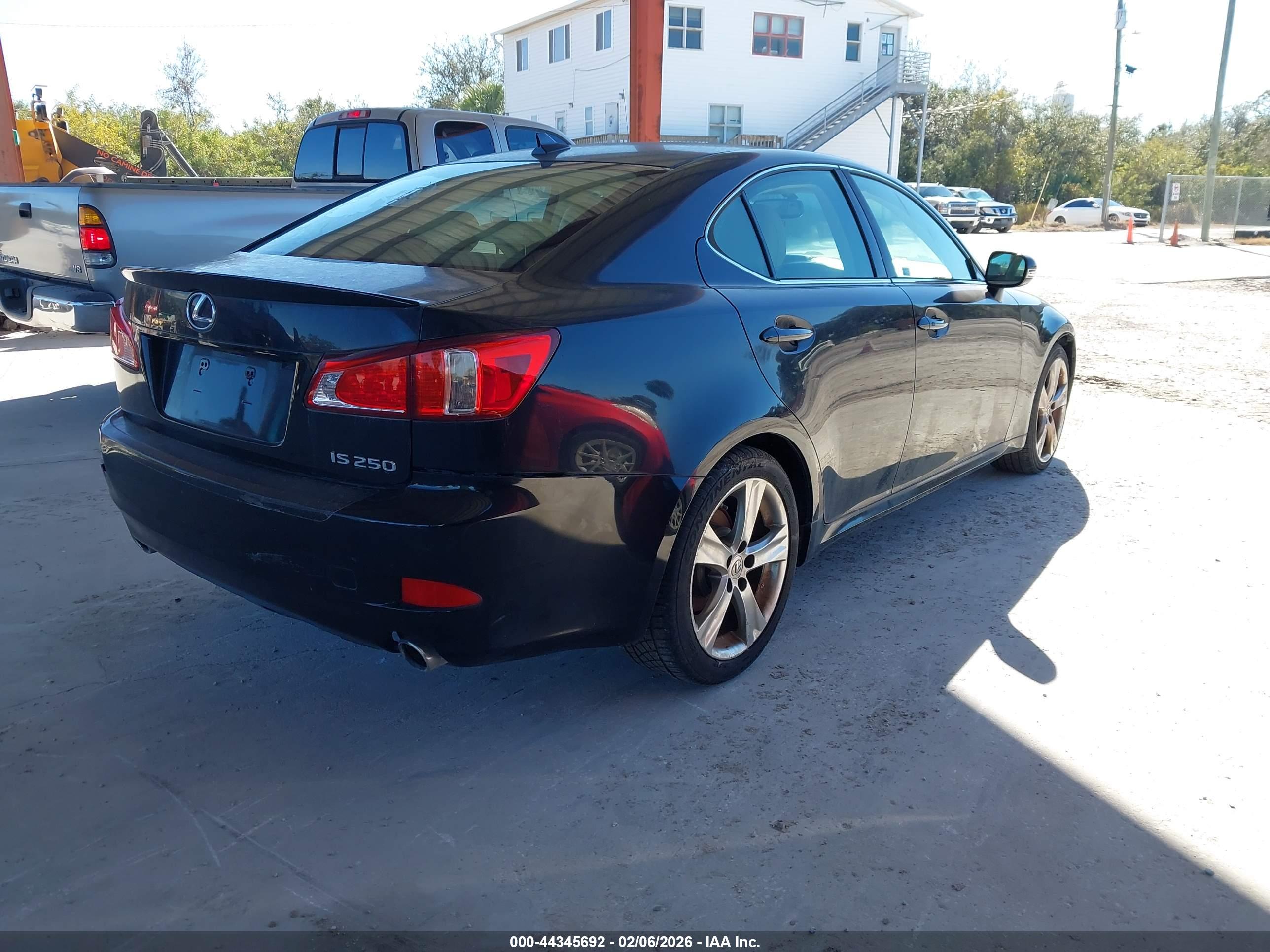 LEXUS IS image 4