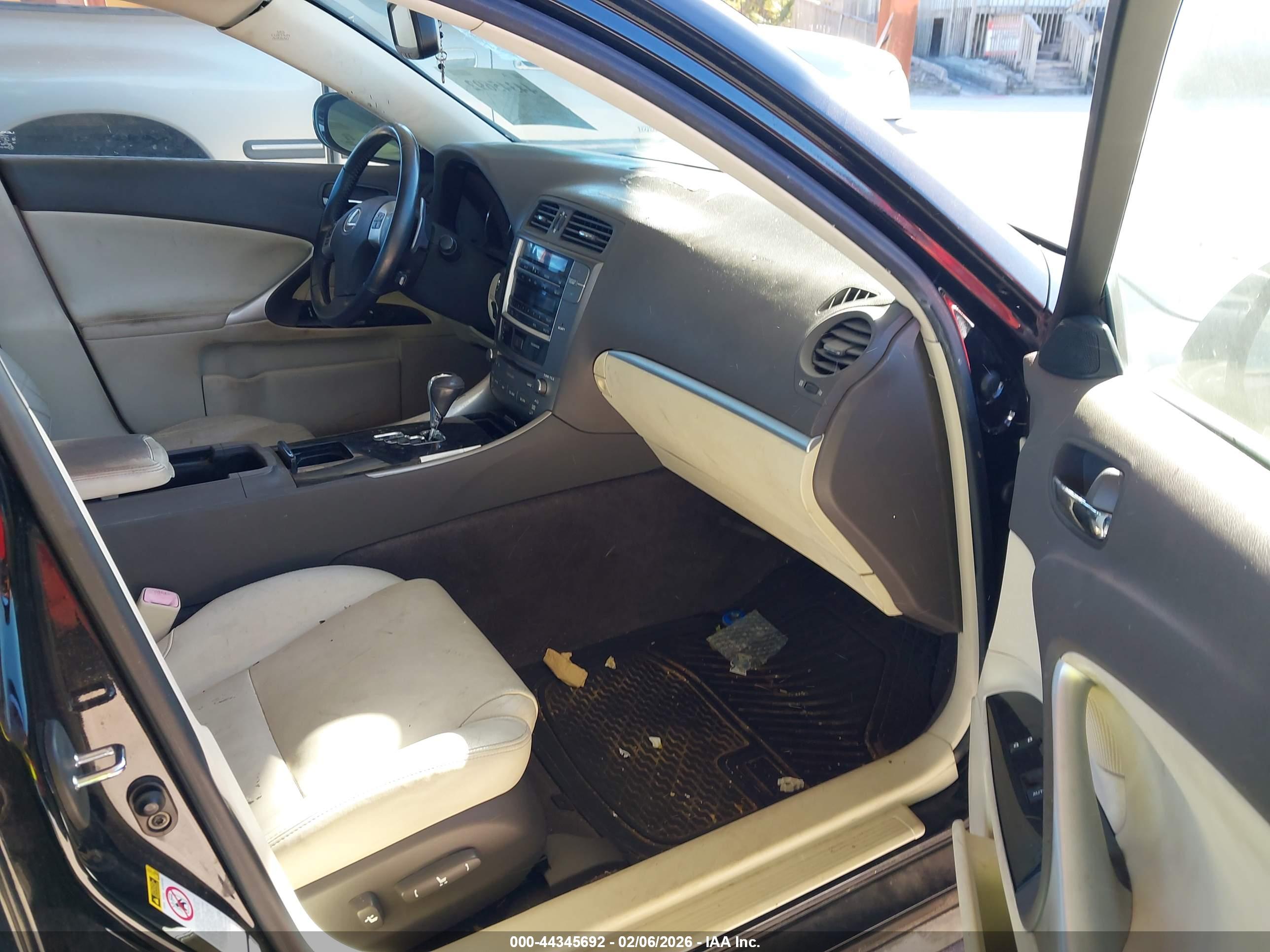 LEXUS IS image 5