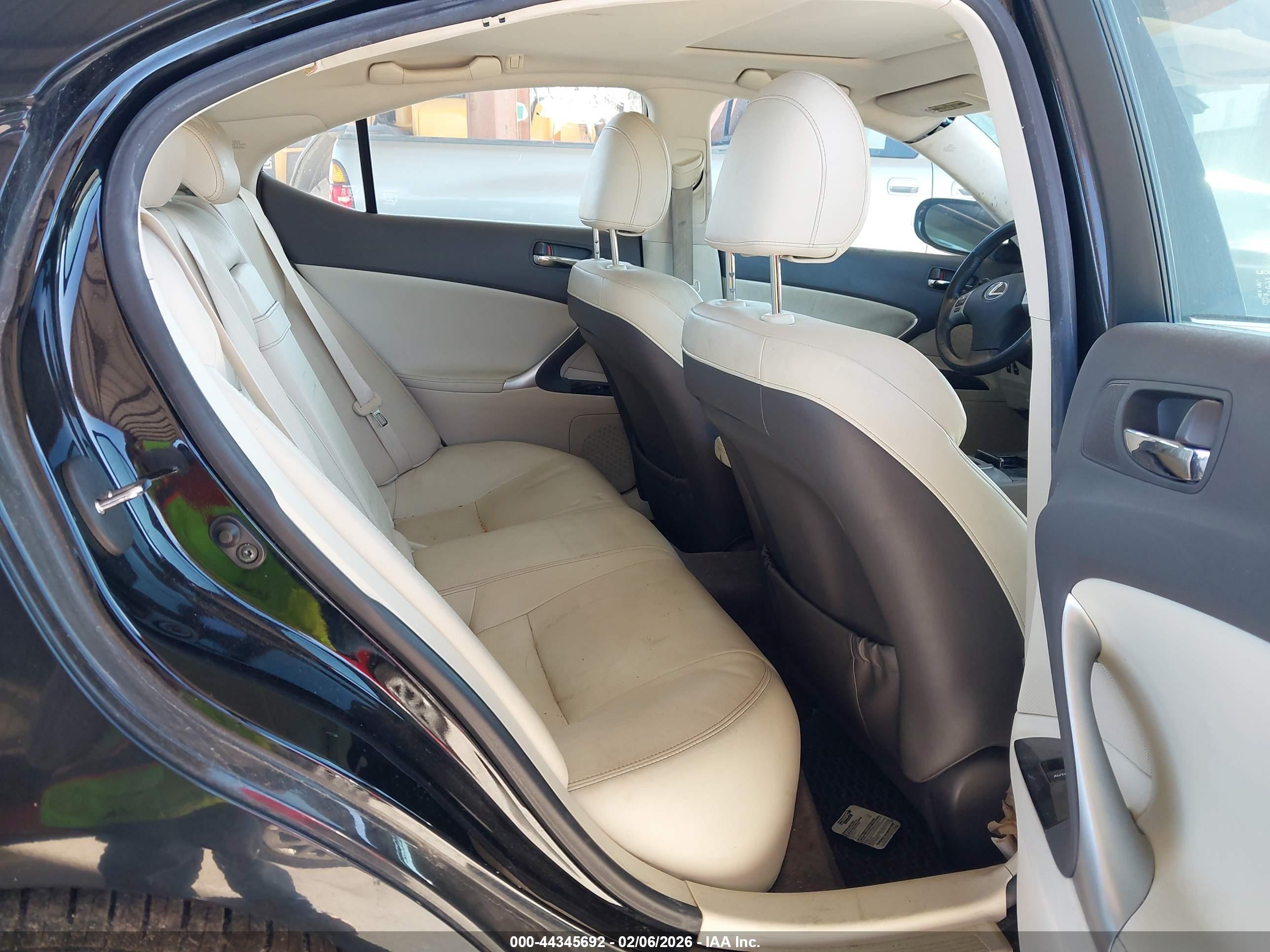 LEXUS IS image 8