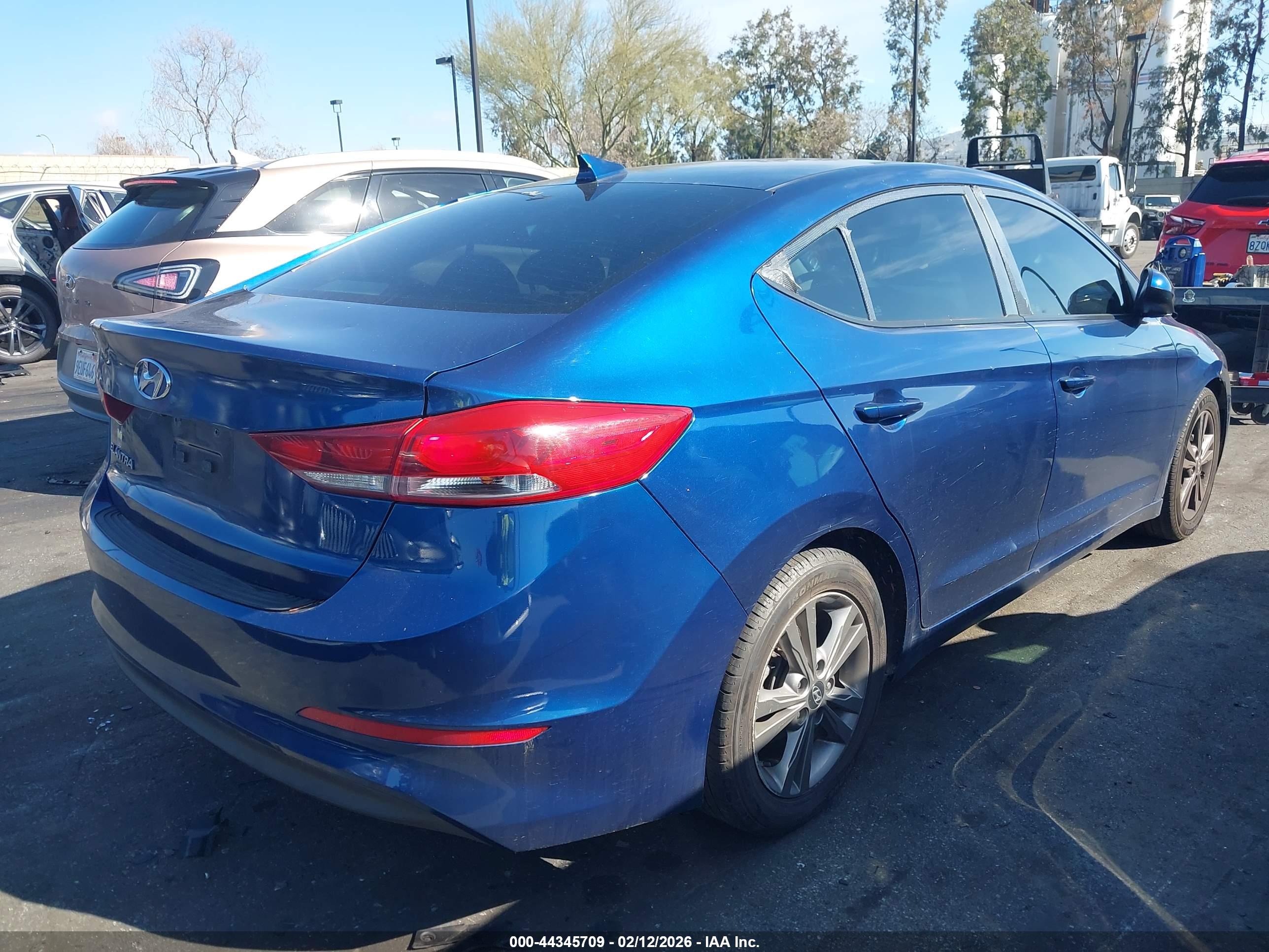HYUNDAI ELANTRA image 4