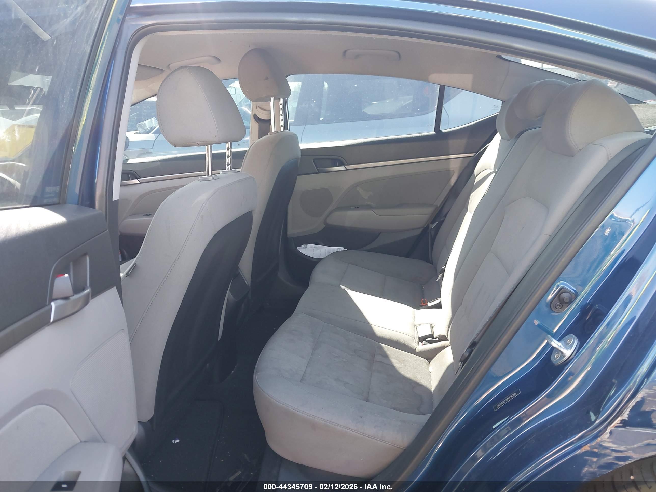 HYUNDAI ELANTRA image 8