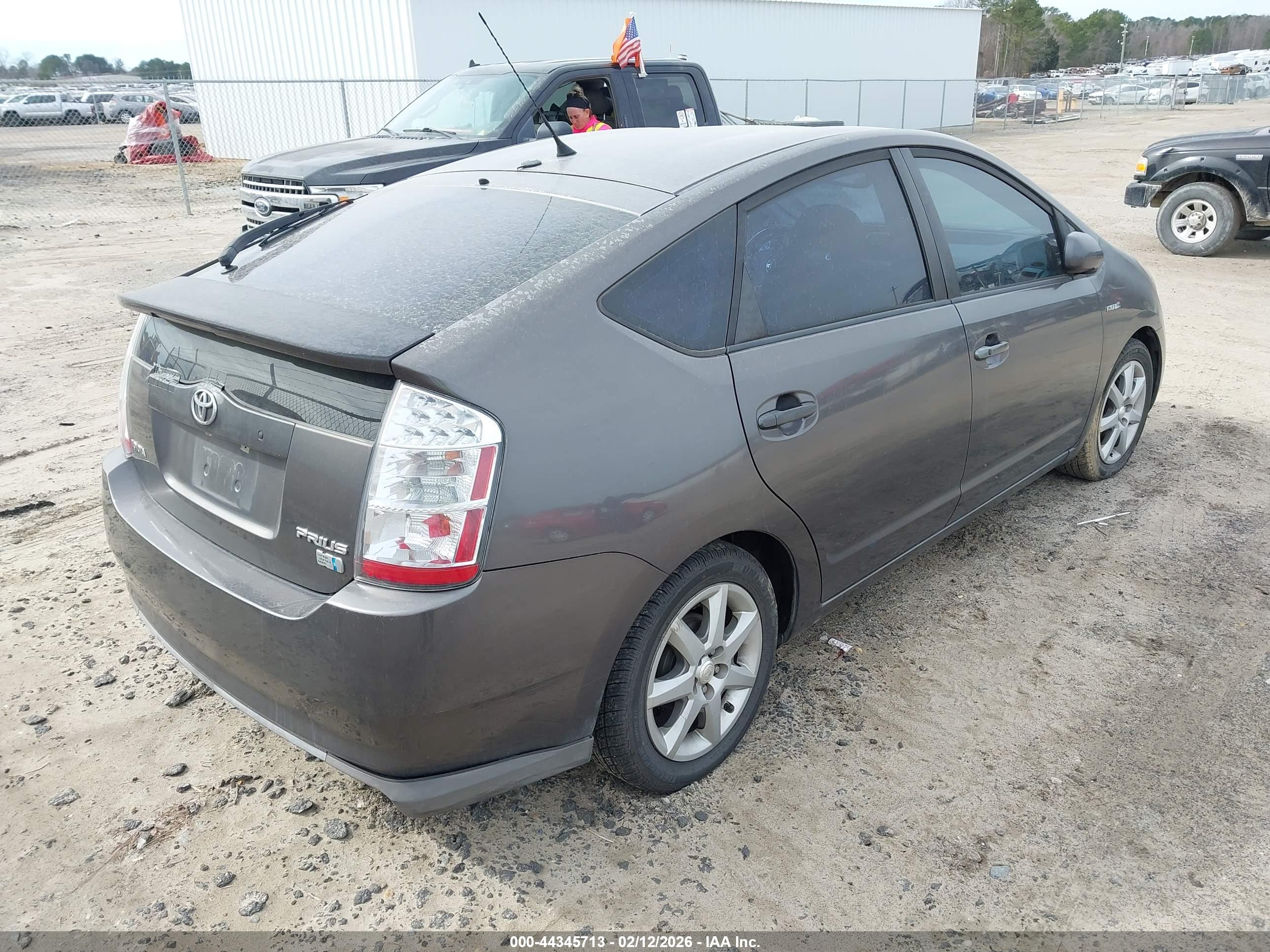 TOYOTA PRIUS image 4