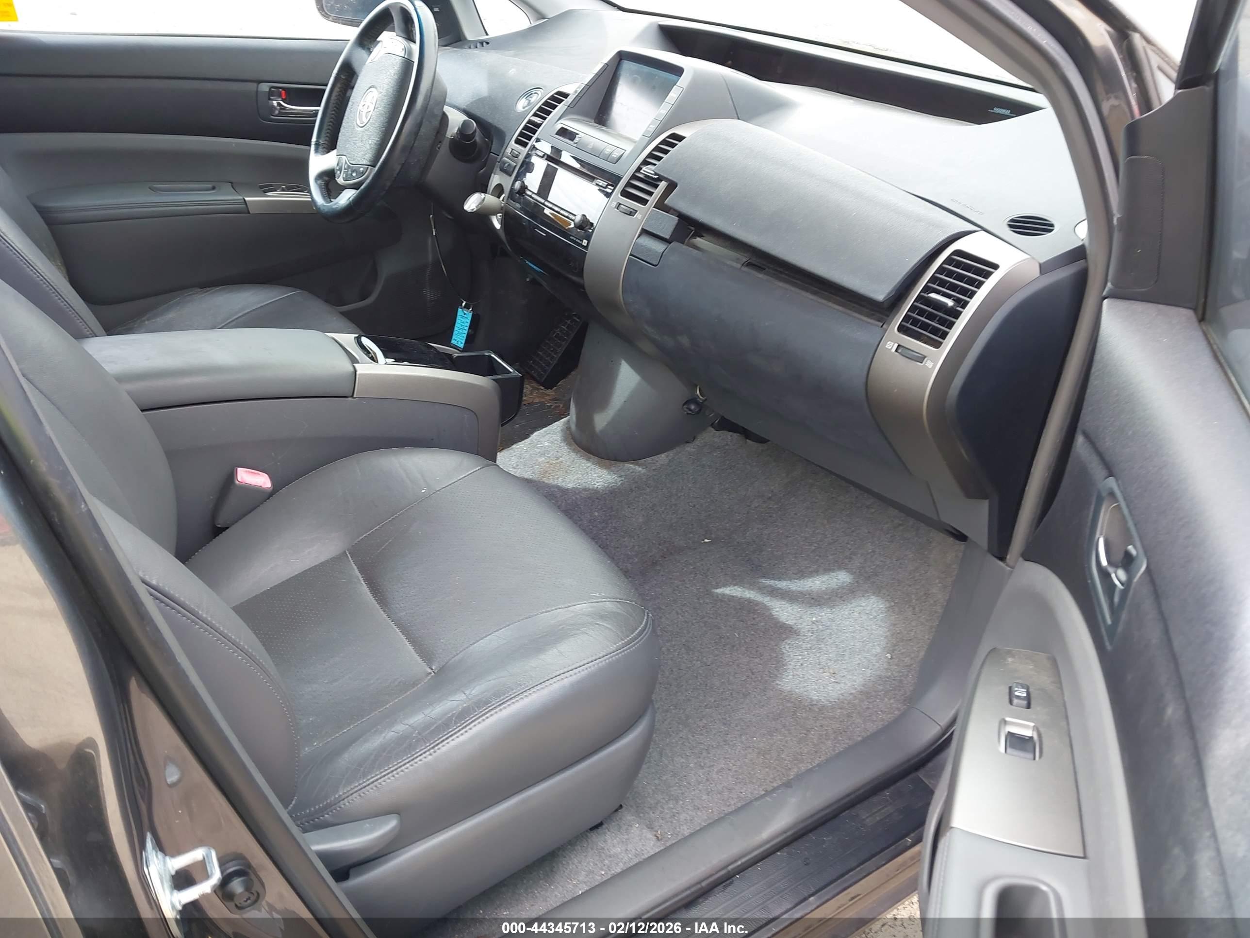 TOYOTA PRIUS image 5