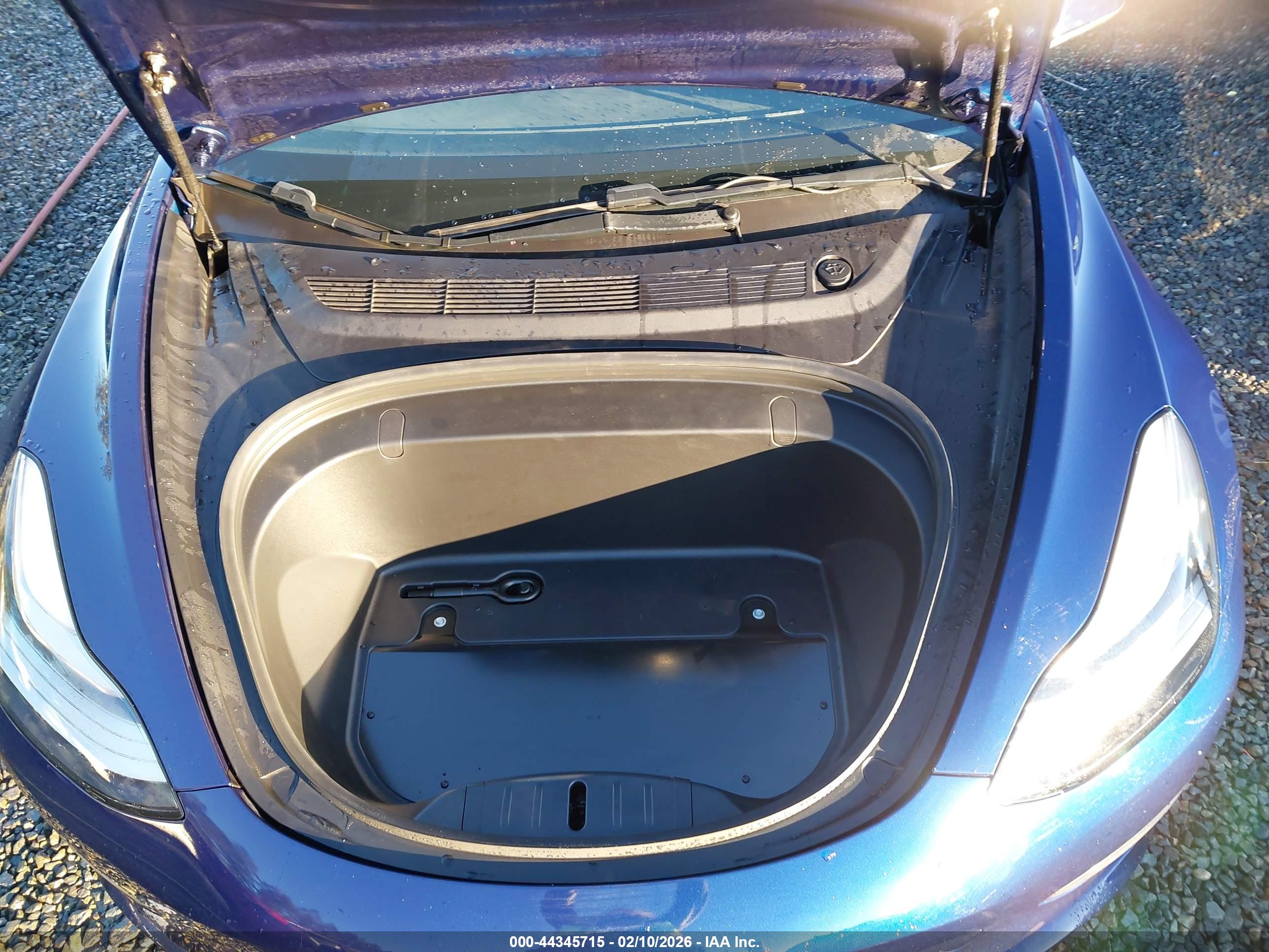 TESLA MODEL image 10