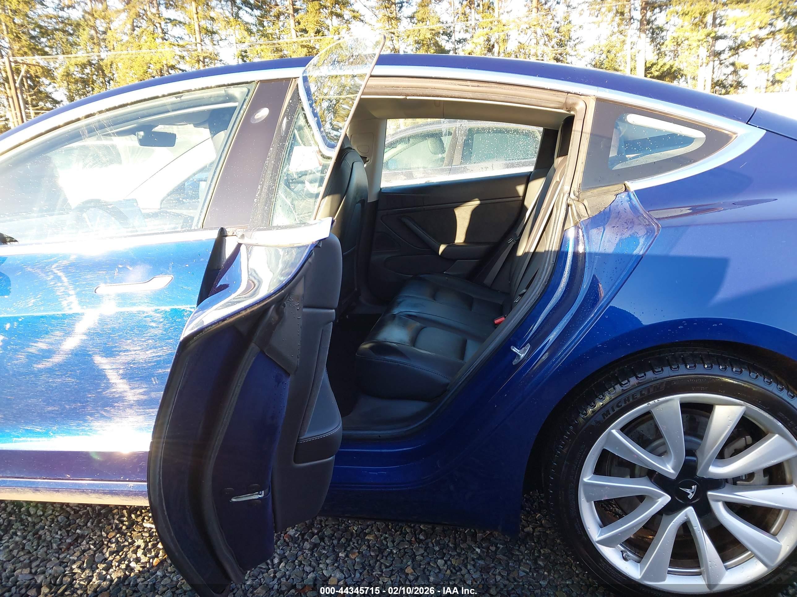 TESLA MODEL image 8