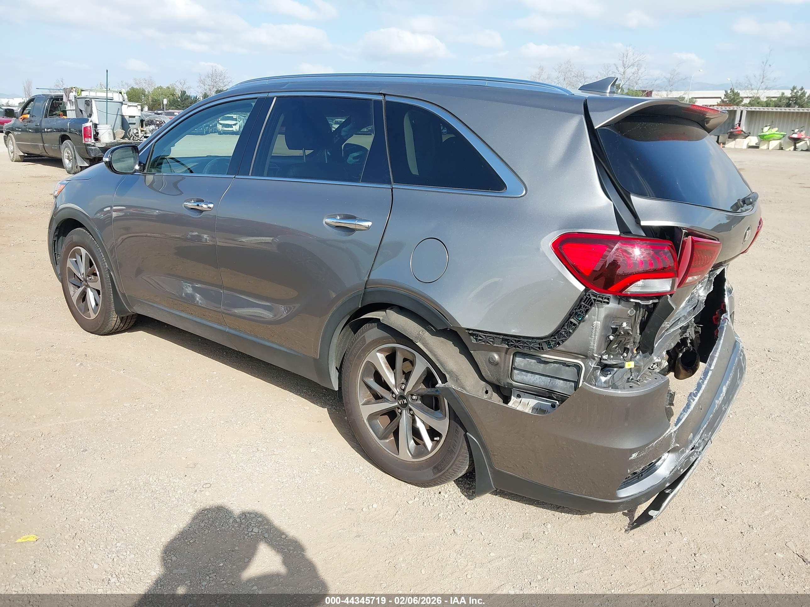 KIA SORENTO image 3