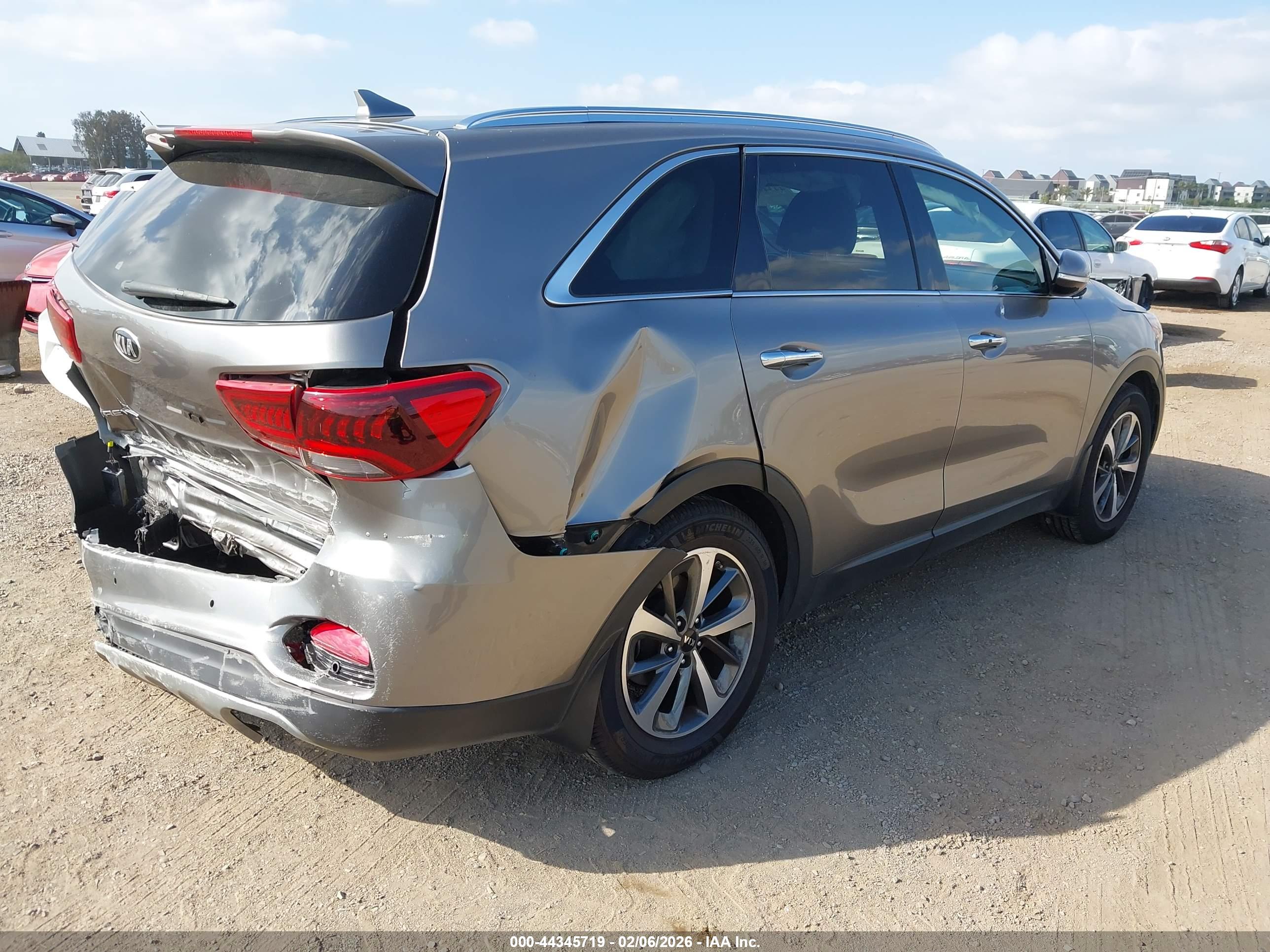 KIA SORENTO image 4