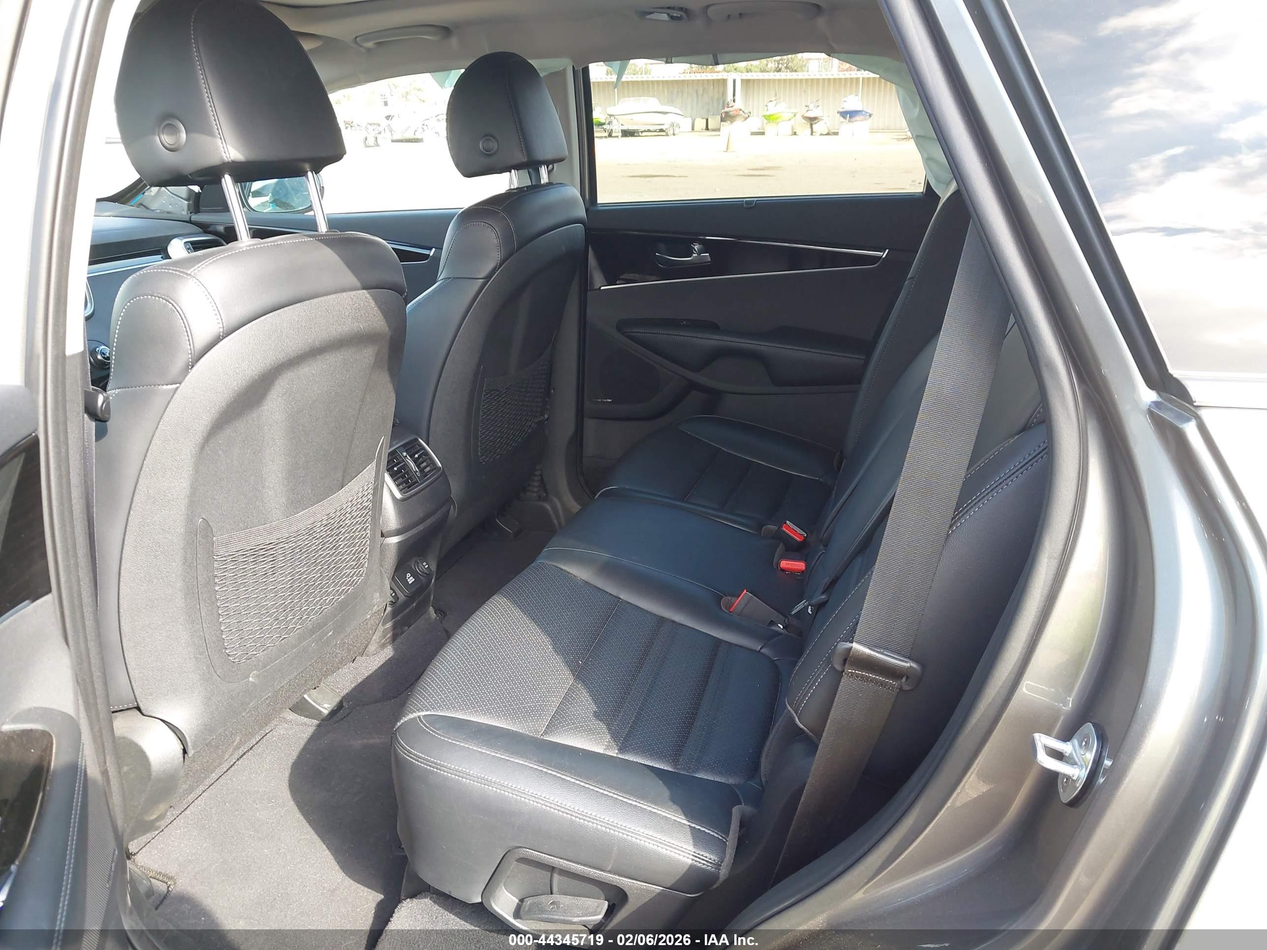 KIA SORENTO image 8