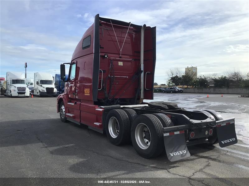 VOLVO VNL image 3