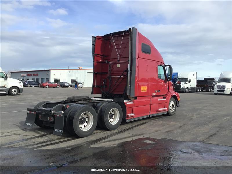 VOLVO VNL image 4