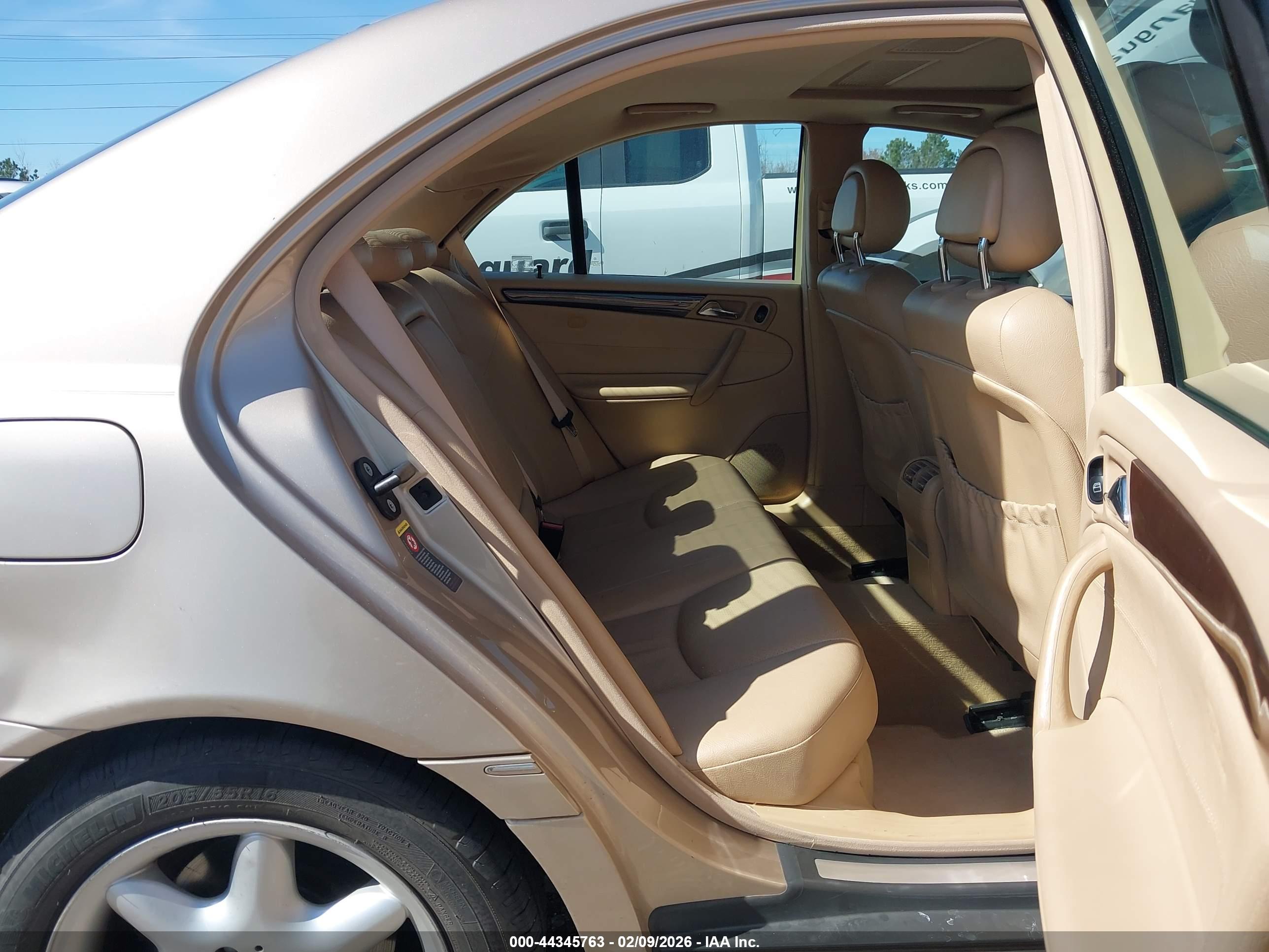 MERCEDES-BENZ C image 8
