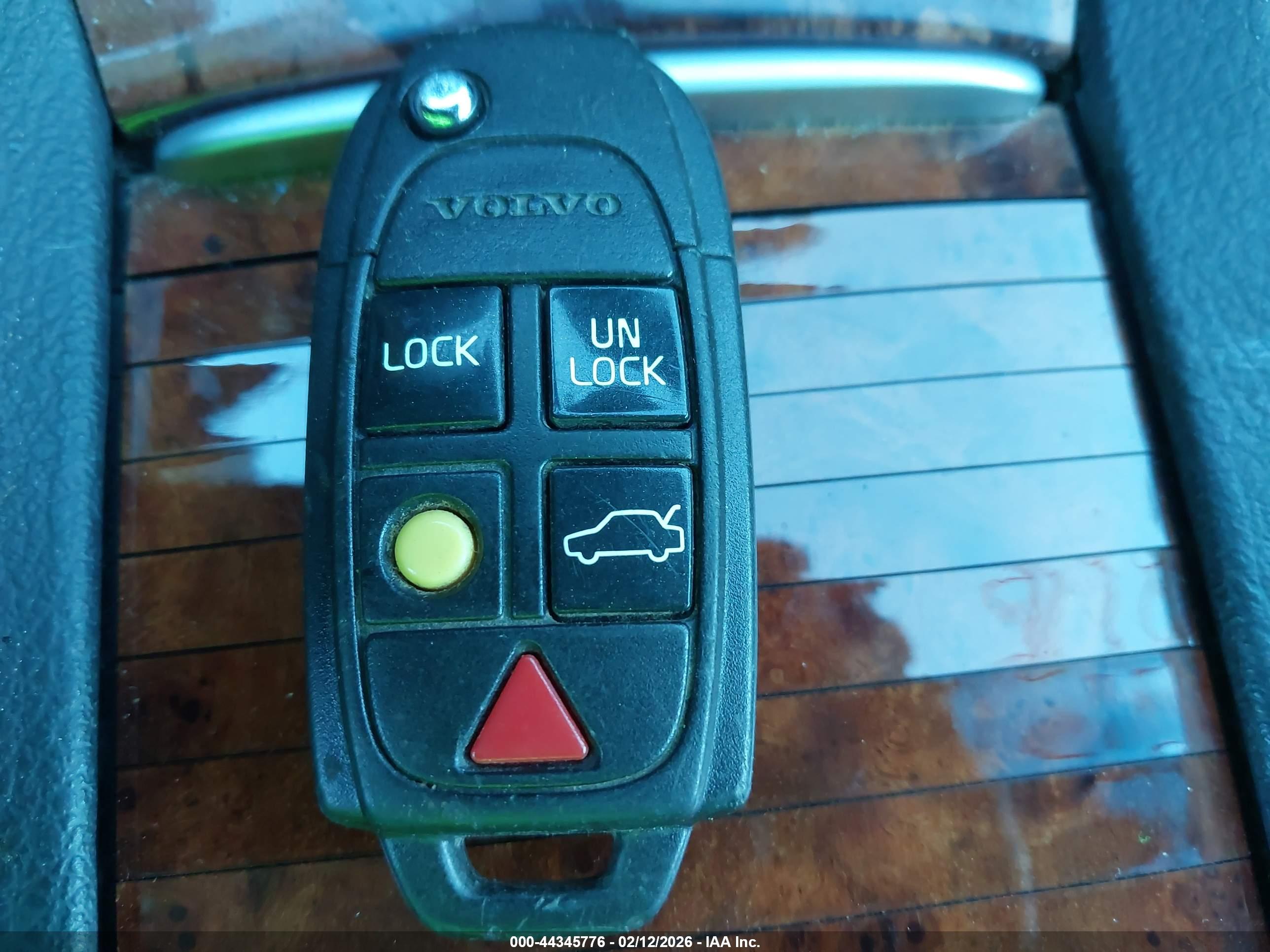 VOLVO S60 image 11