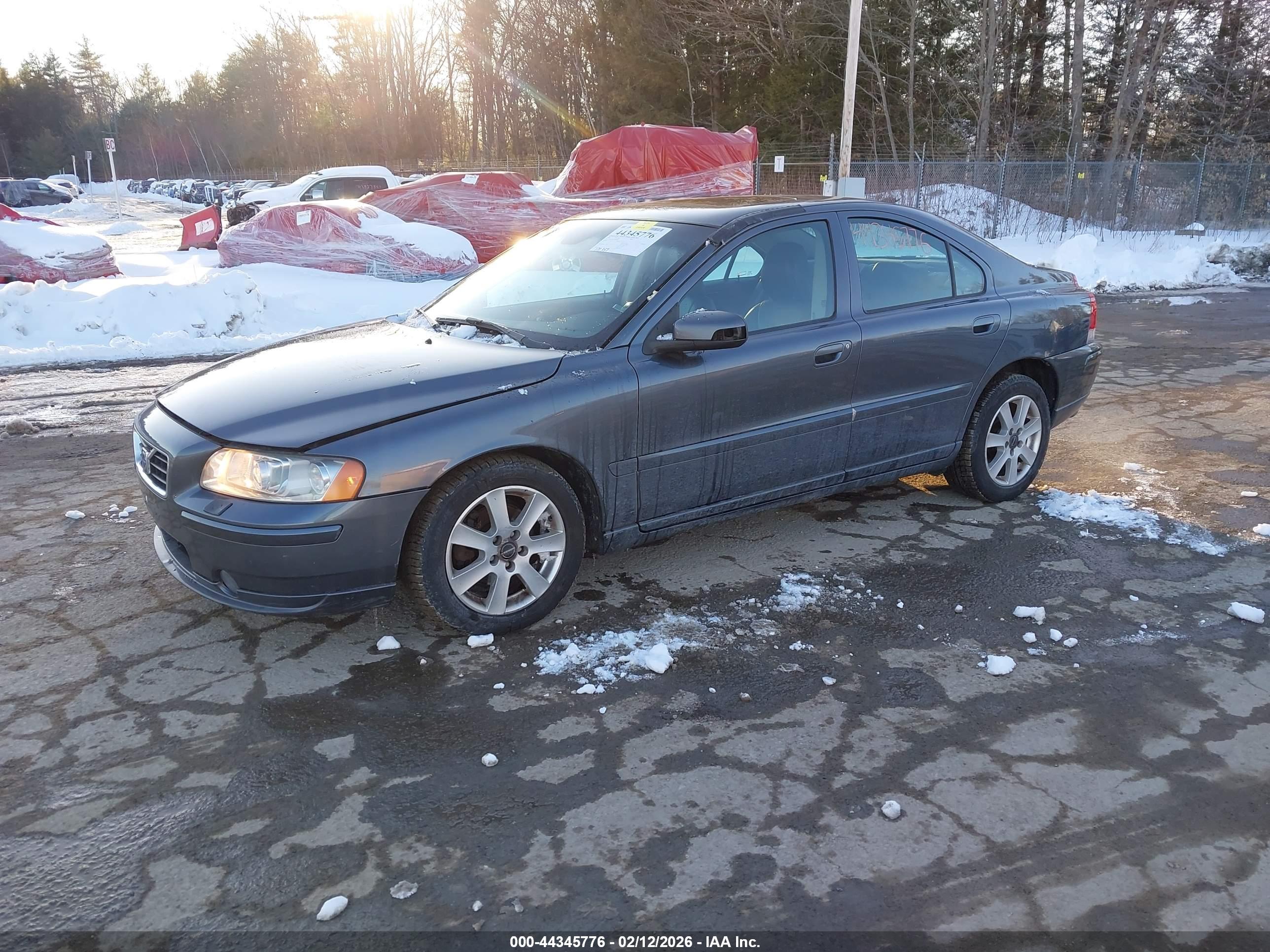 VOLVO S60 image 2