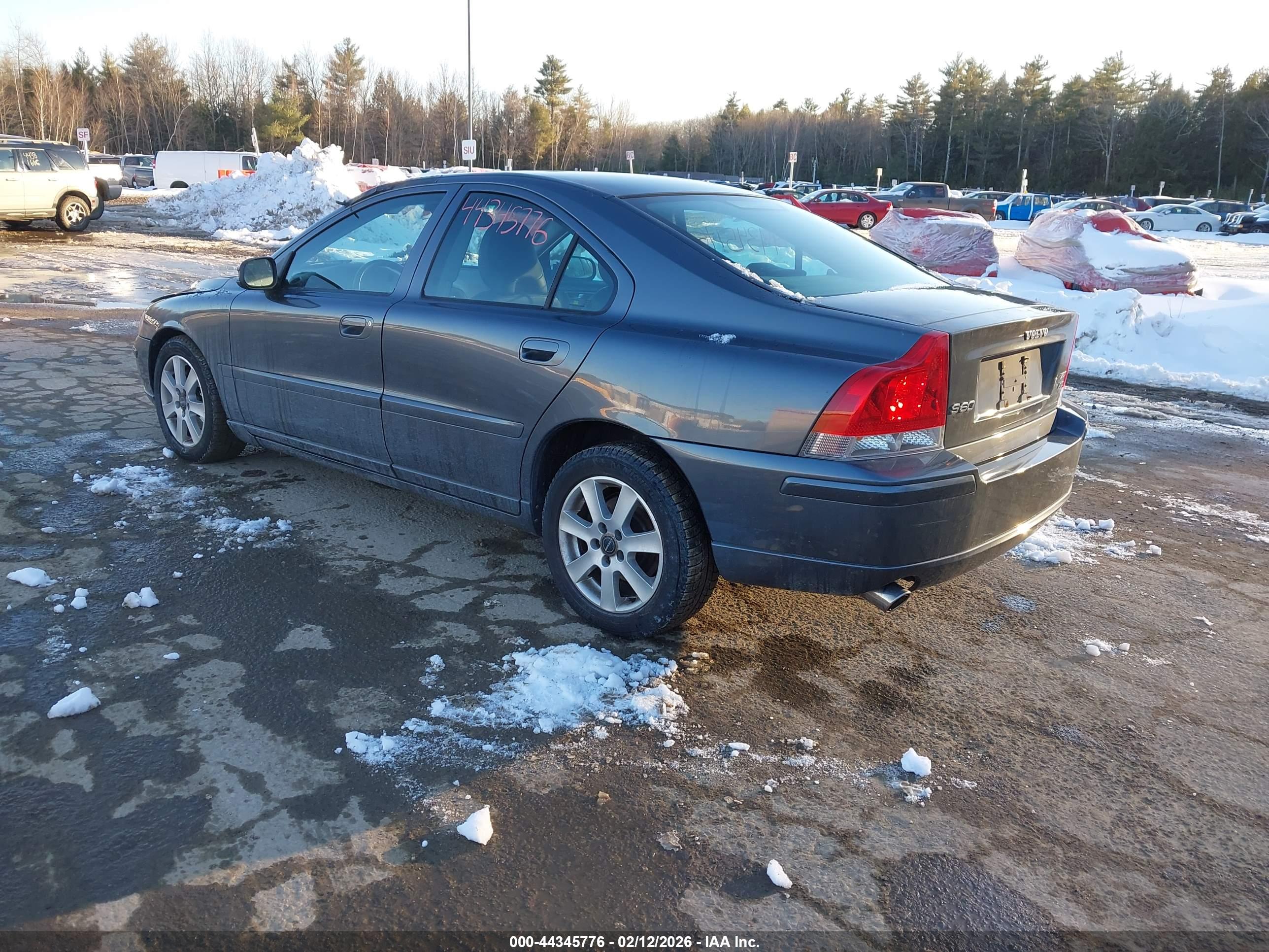 VOLVO S60 image 3