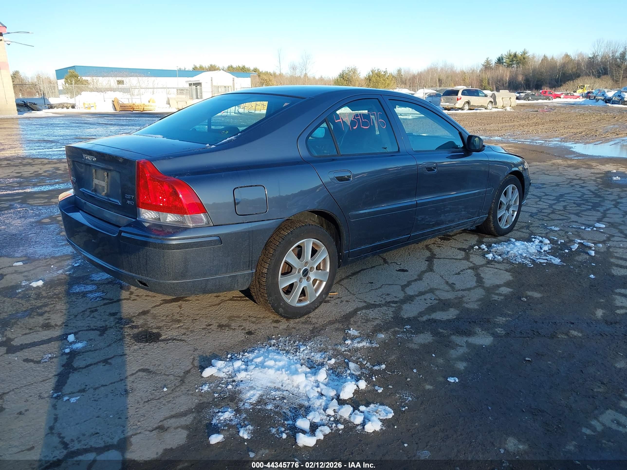 VOLVO S60 image 4