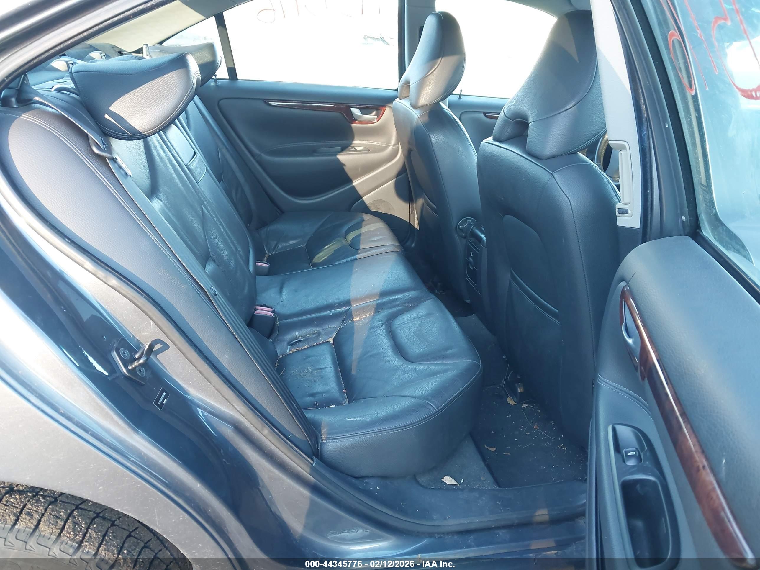 VOLVO S60 image 8
