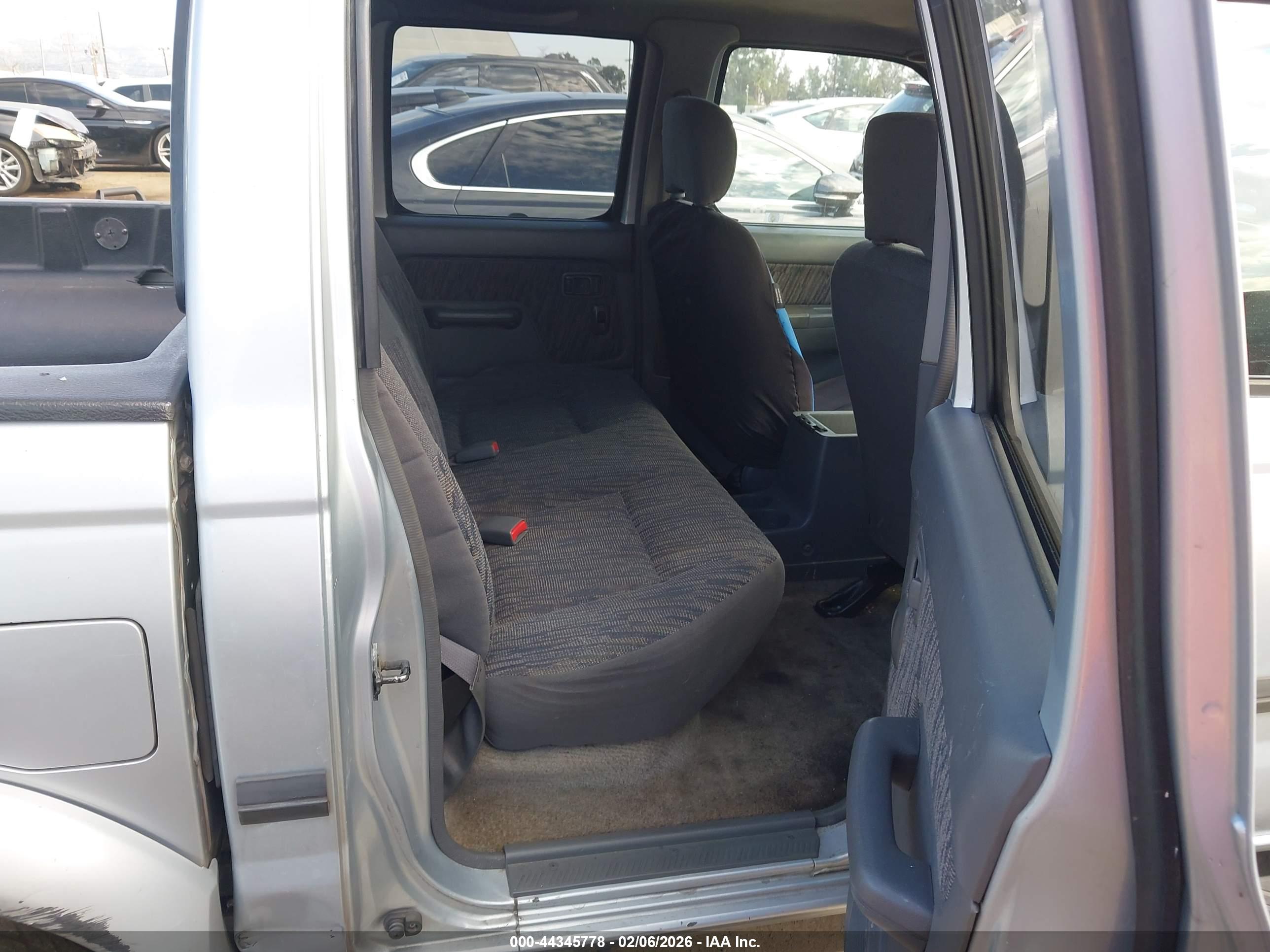 NISSAN FRONTIER image 8
