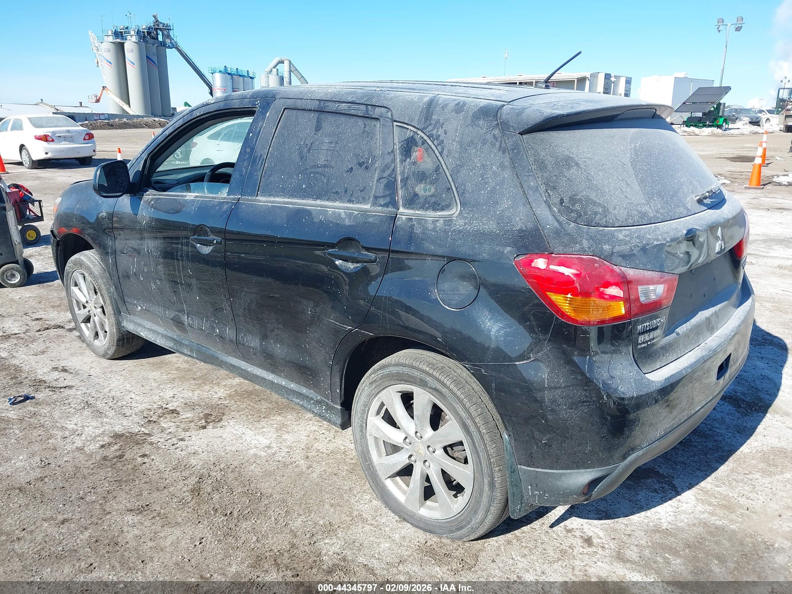 MITSUBISHI OUTLANDER image 3