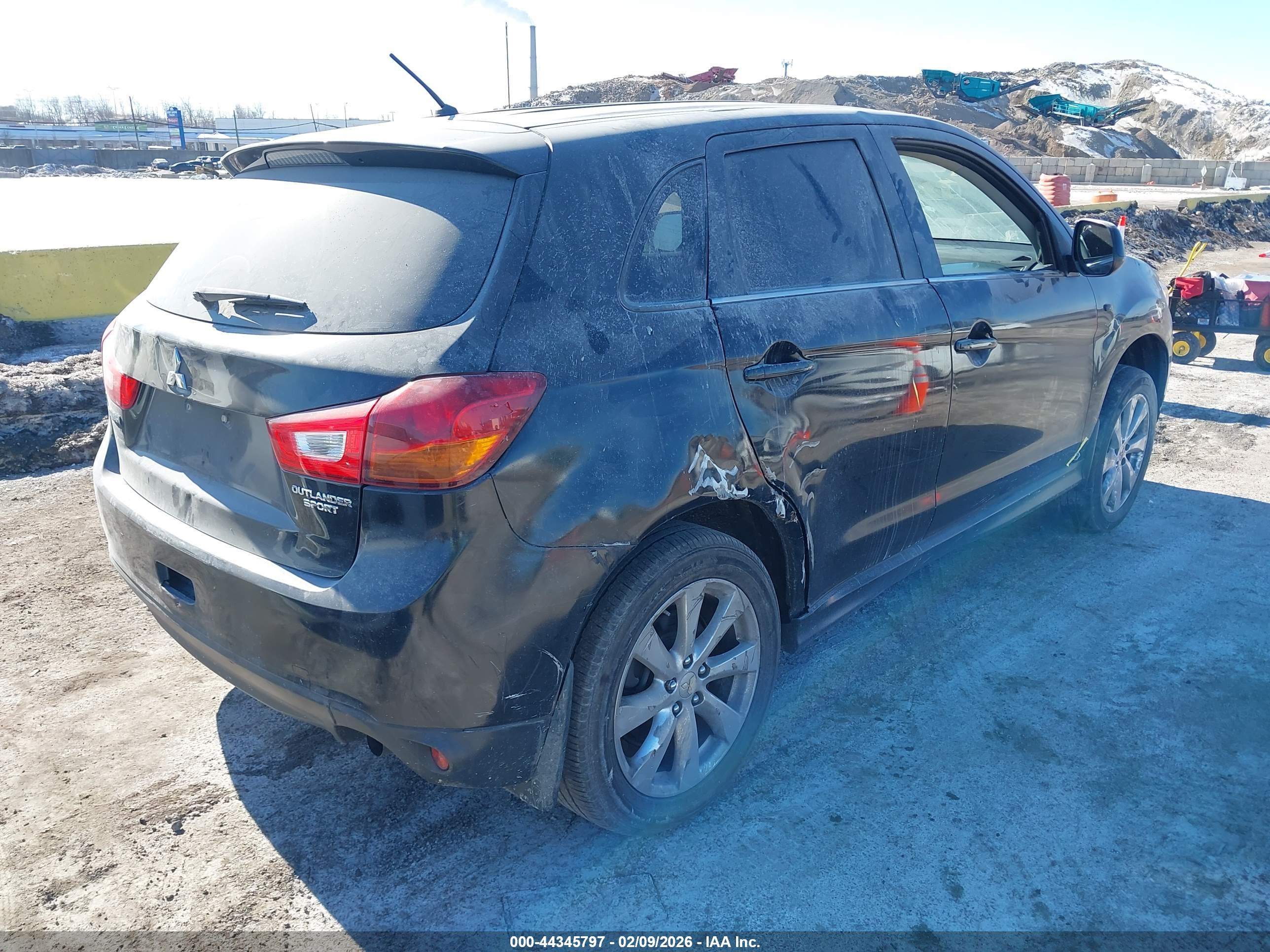 MITSUBISHI OUTLANDER image 4