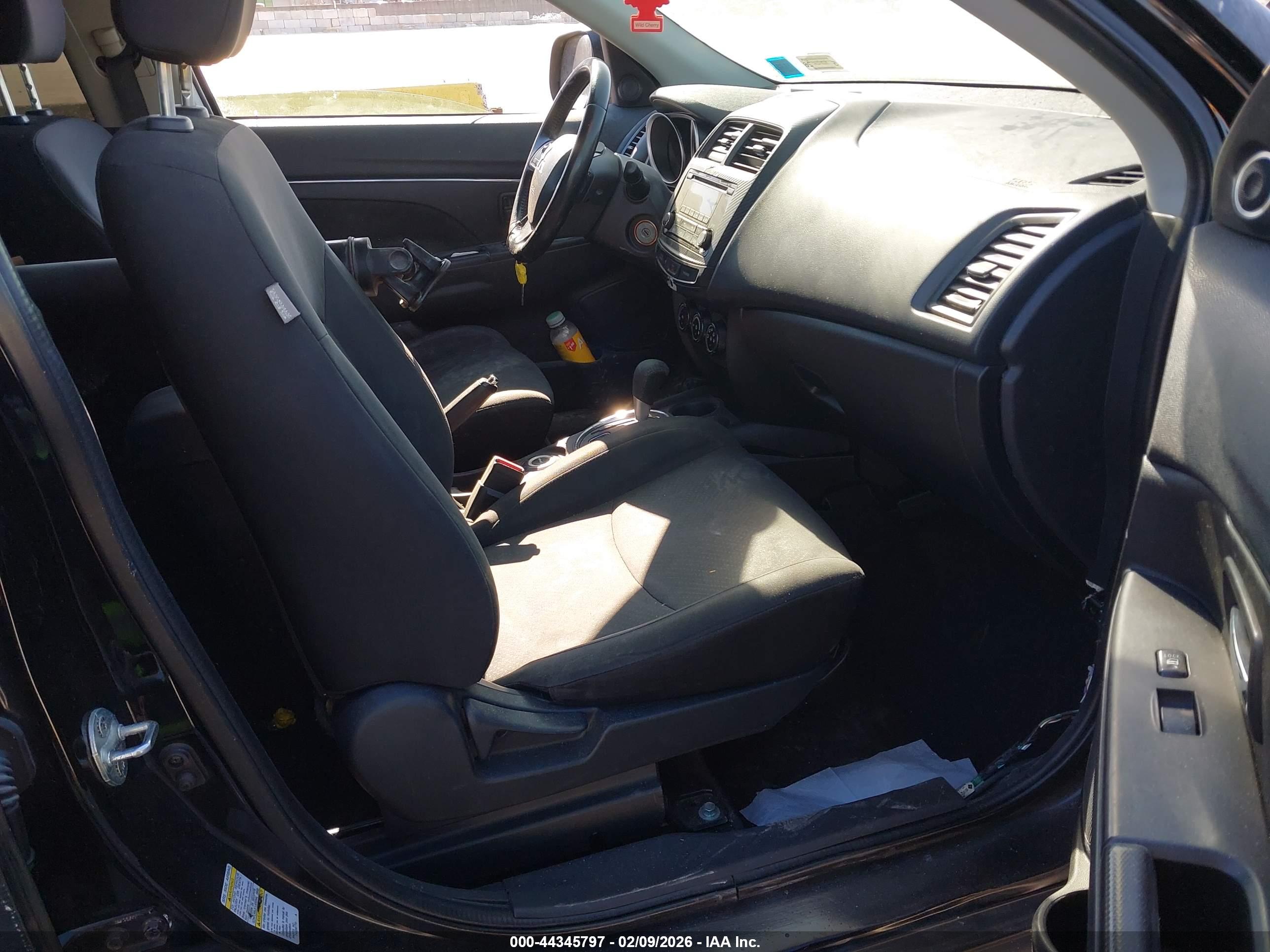 MITSUBISHI OUTLANDER image 5